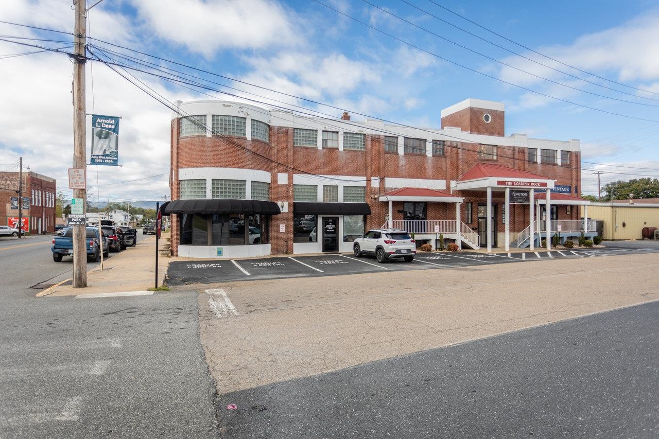 406 WEST SPOTSWOOD TRL, ELKTON, Virginia 22827, ,Commercial,406 WEST SPOTSWOOD TRL,670313 MLS # 670313