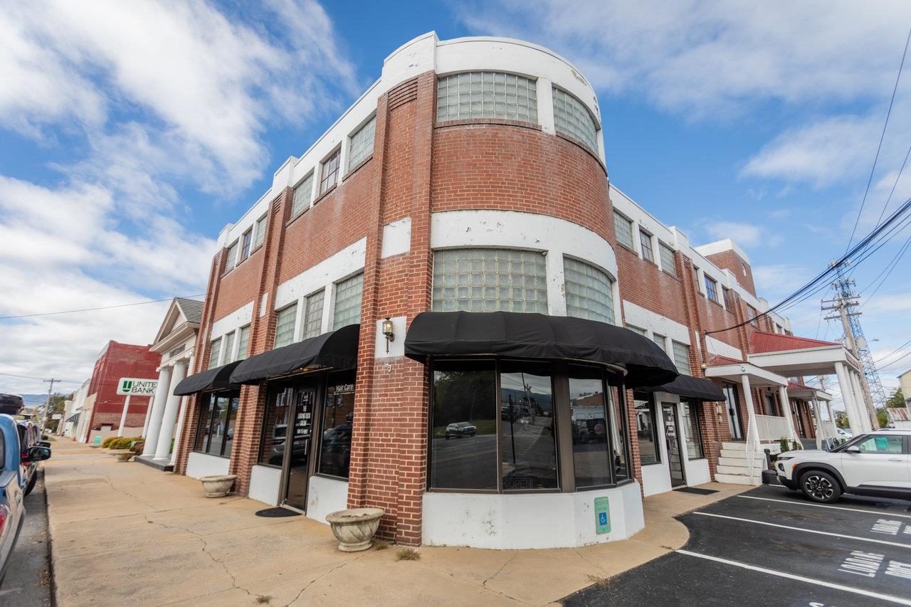 406 WEST SPOTSWOOD TRL, ELKTON, Virginia 22827, ,Commercial,406 WEST SPOTSWOOD TRL,670313 MLS # 670313