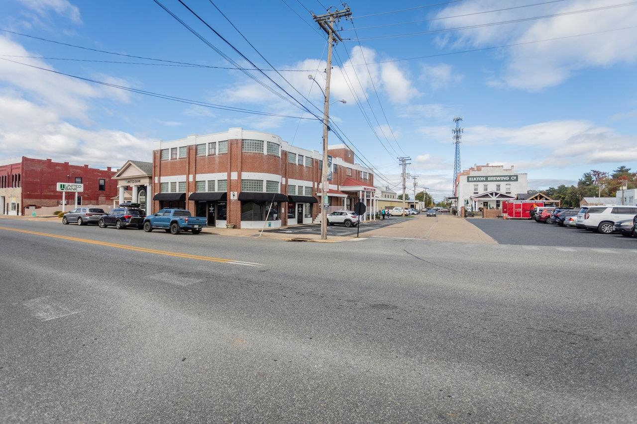 406 WEST SPOTSWOOD TRL, ELKTON, Virginia 22827, ,Commercial,406 WEST SPOTSWOOD TRL,670313 MLS # 670313