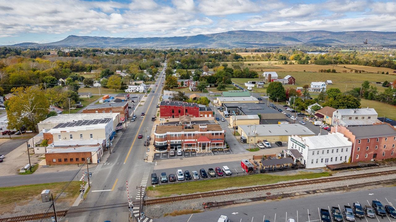 406 WEST SPOTSWOOD TRL, ELKTON, Virginia 22827, ,Commercial,406 WEST SPOTSWOOD TRL,670313 MLS # 670313