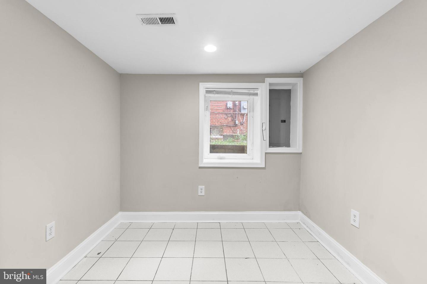 521 FOXHALL PL SE, WASHINGTON, District Of Columbia 20032, 4 Bedrooms Bedrooms, ,2 BathroomsBathrooms,Residential,For sale,521 FOXHALL PL SE,DCDC2189454 MLS # DCDC2189454