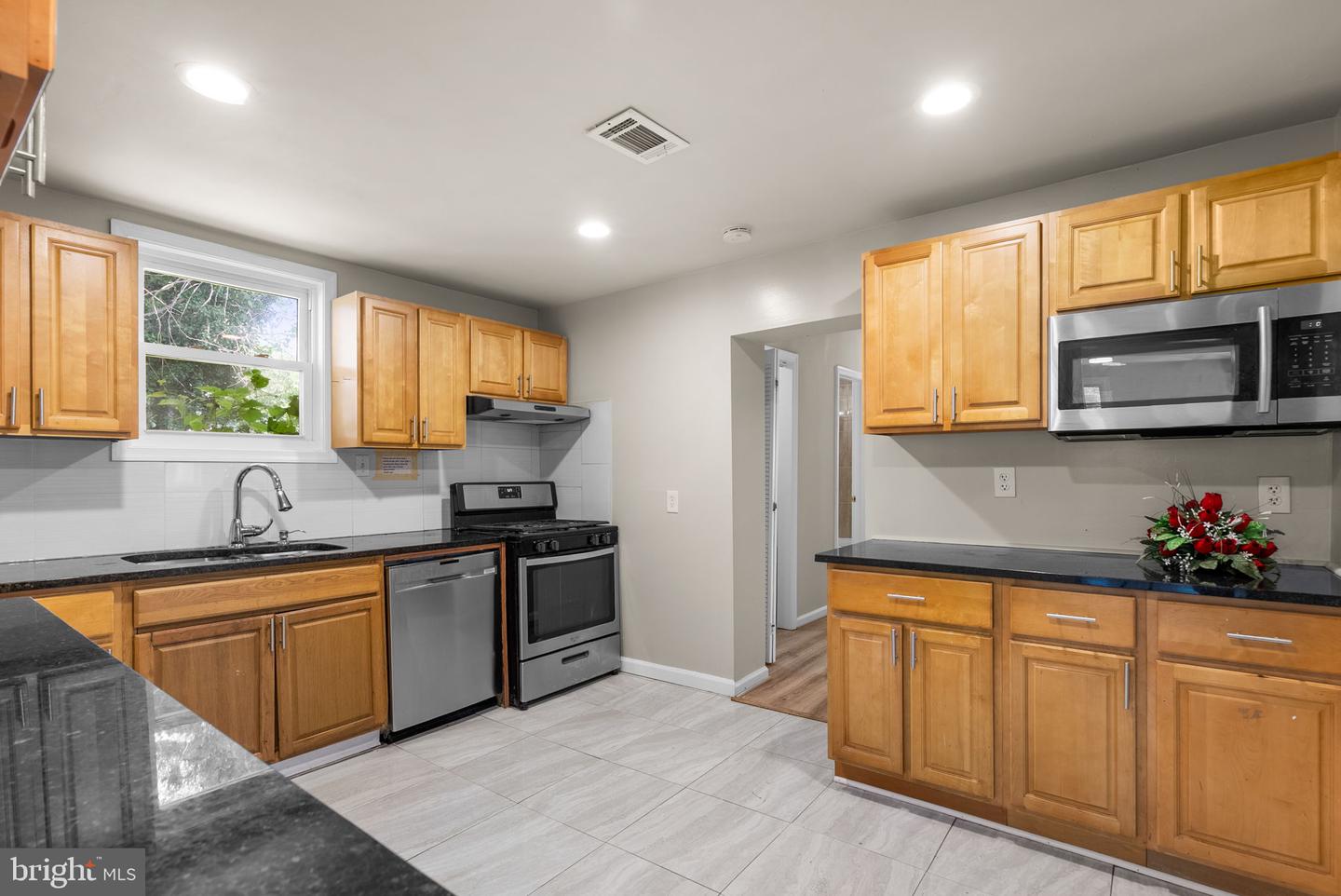 4035 GRANT ST NE, WASHINGTON, District Of Columbia 20019, 7 Bedrooms Bedrooms, ,4 BathroomsBathrooms,Residential,For sale,4035 GRANT ST NE,DCDC2211280 MLS # DCDC2211280