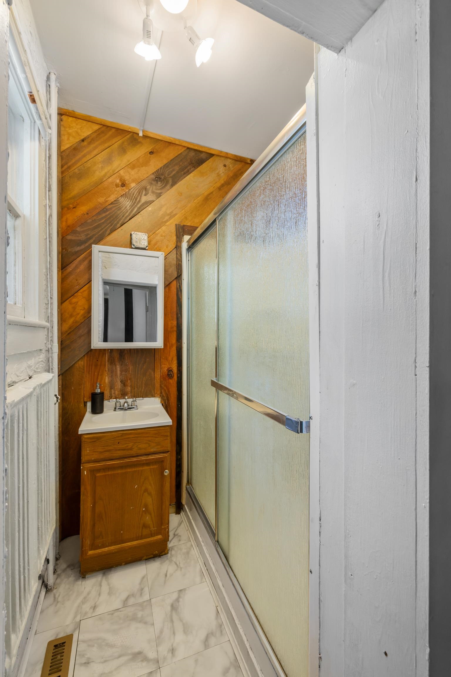 477 CHESTNUT AVE, WAYNESBORO, Virginia 22980, 4 Bedrooms Bedrooms, ,3 BathroomsBathrooms,Residential,477 CHESTNUT AVE,668979 MLS # 668979