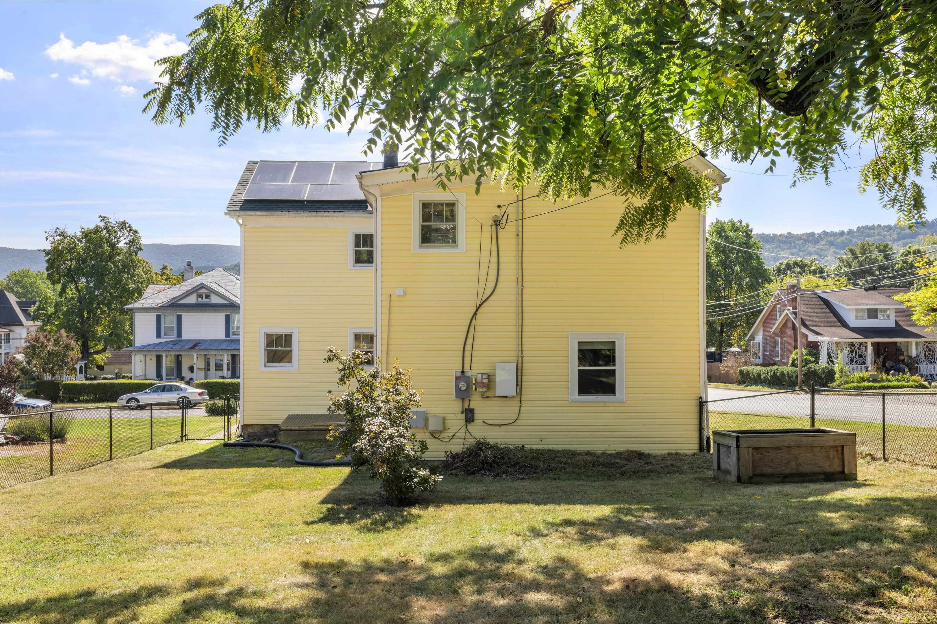 477 CHESTNUT AVE, WAYNESBORO, Virginia 22980, 4 Bedrooms Bedrooms, ,3 BathroomsBathrooms,Residential,477 CHESTNUT AVE,668979 MLS # 668979