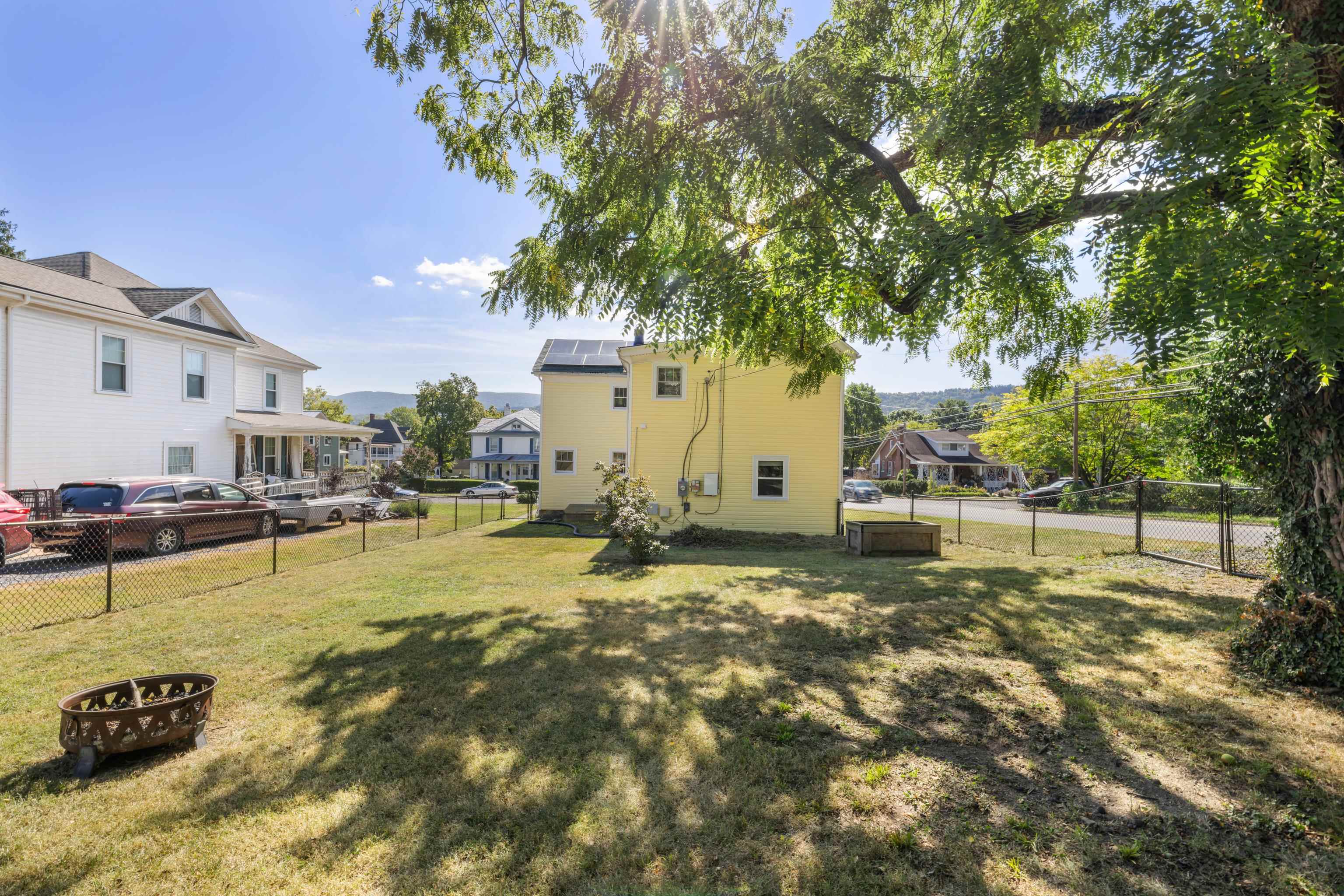 477 CHESTNUT AVE, WAYNESBORO, Virginia 22980, 4 Bedrooms Bedrooms, ,3 BathroomsBathrooms,Residential,477 CHESTNUT AVE,668979 MLS # 668979