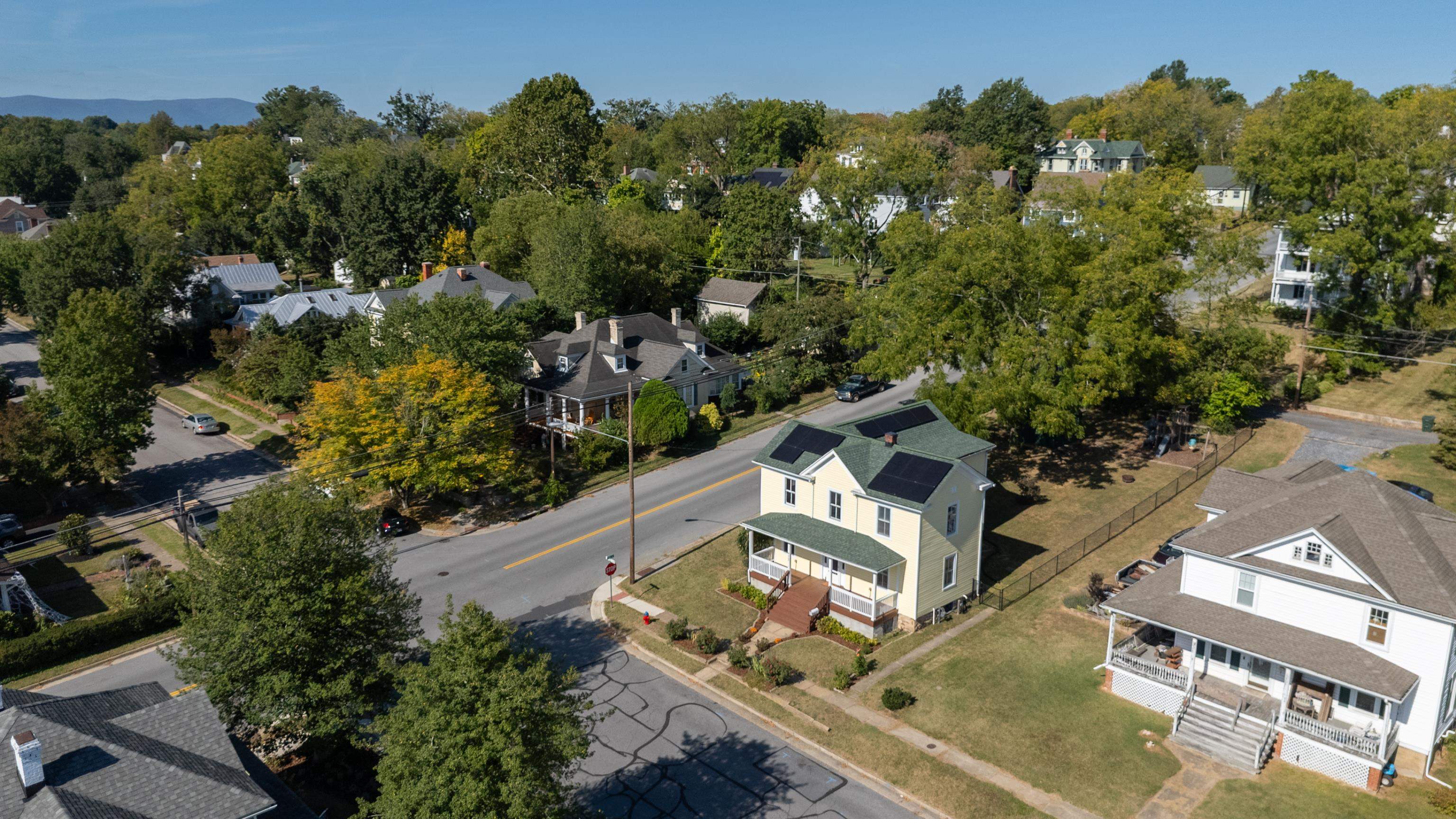 477 CHESTNUT AVE, WAYNESBORO, Virginia 22980, 4 Bedrooms Bedrooms, ,3 BathroomsBathrooms,Residential,477 CHESTNUT AVE,668979 MLS # 668979