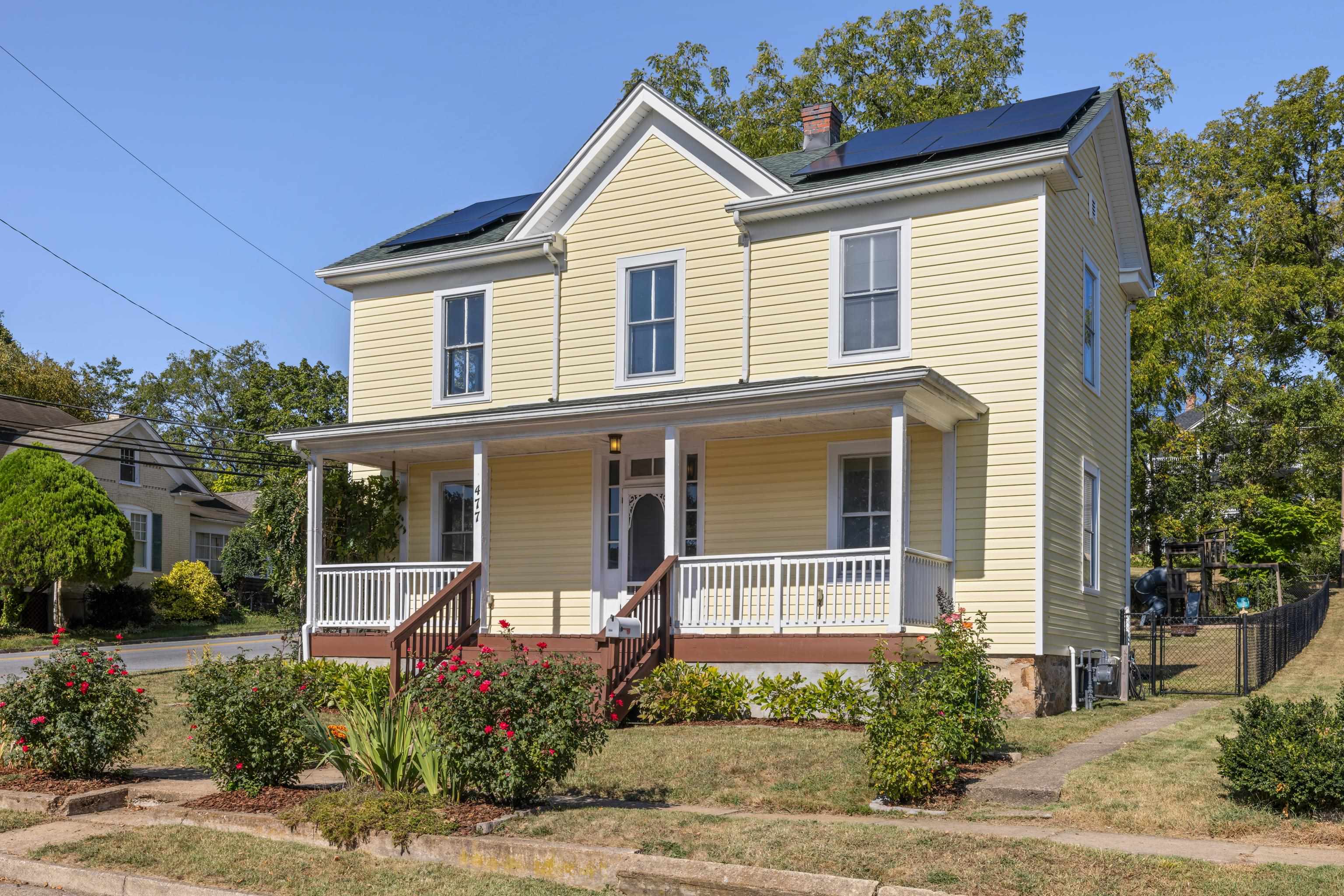477 CHESTNUT AVE, WAYNESBORO, Virginia 22980, 4 Bedrooms Bedrooms, ,3 BathroomsBathrooms,Residential,477 CHESTNUT AVE,668979 MLS # 668979