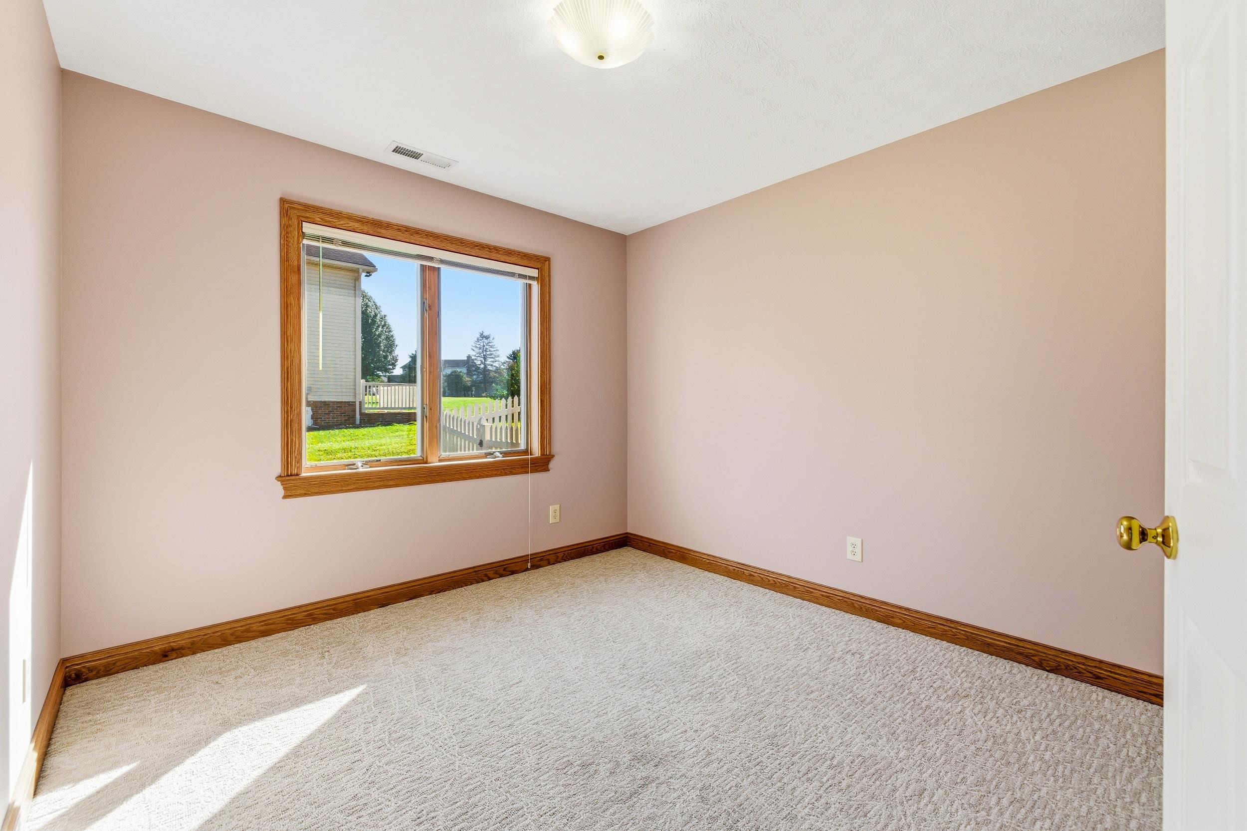 100 SUNBRIGHT DR, BRIDGEWATER, Virginia 22812, 3 Bedrooms Bedrooms, ,2 BathroomsBathrooms,Residential,100 SUNBRIGHT DR,670302 MLS # 670302