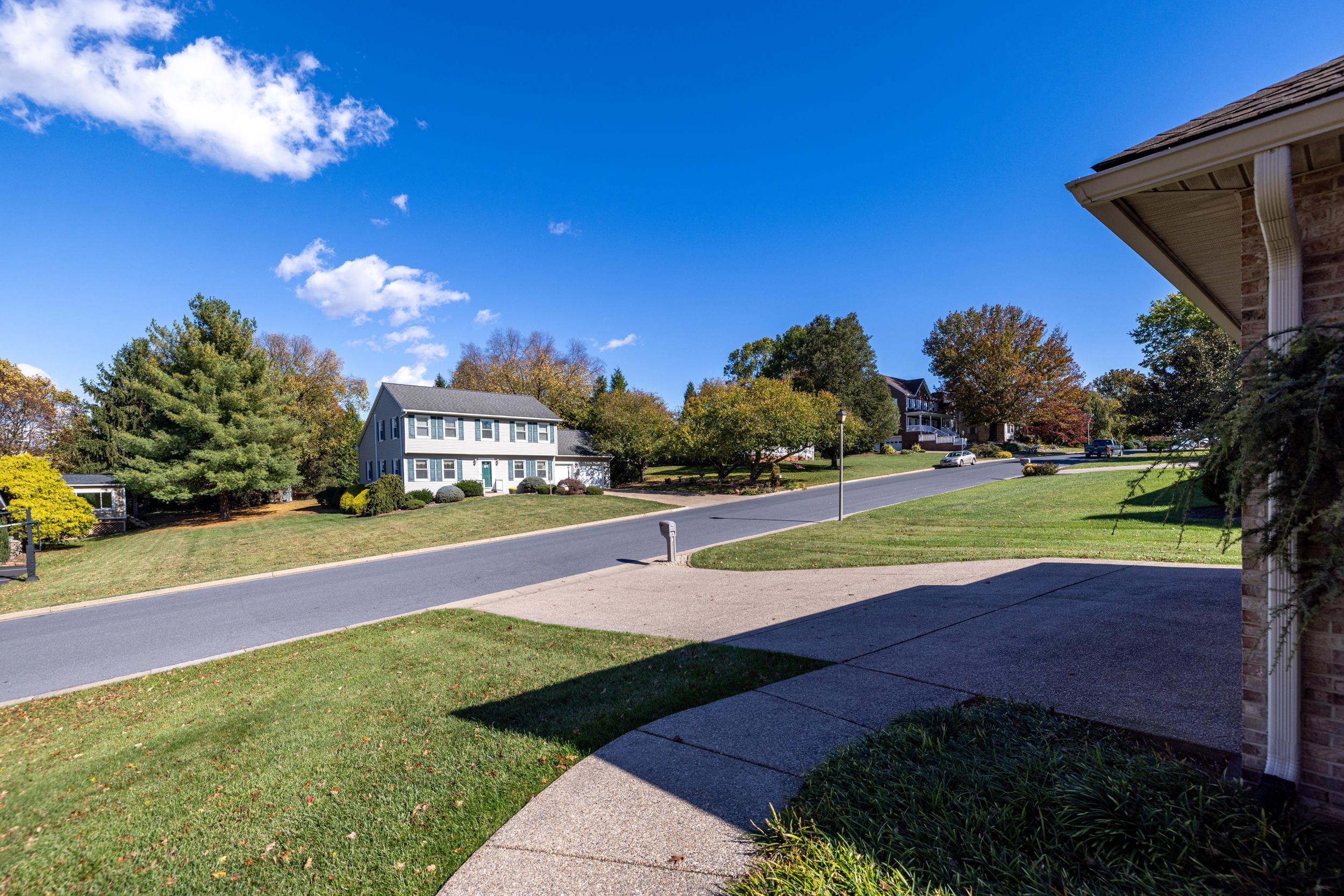 100 SUNBRIGHT DR, BRIDGEWATER, Virginia 22812, 3 Bedrooms Bedrooms, ,2 BathroomsBathrooms,Residential,100 SUNBRIGHT DR,670302 MLS # 670302