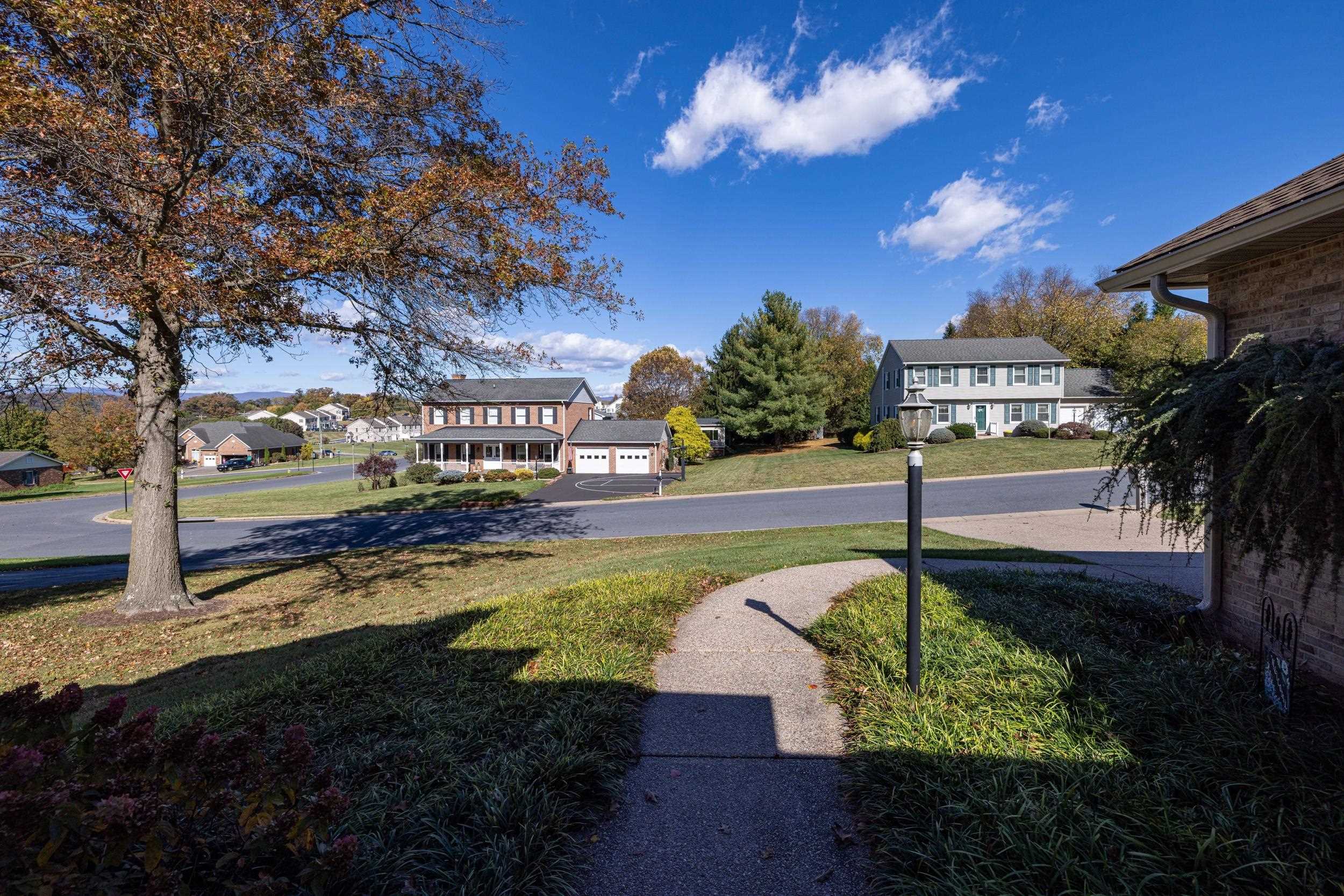 100 SUNBRIGHT DR, BRIDGEWATER, Virginia 22812, 3 Bedrooms Bedrooms, ,2 BathroomsBathrooms,Residential,100 SUNBRIGHT DR,670302 MLS # 670302