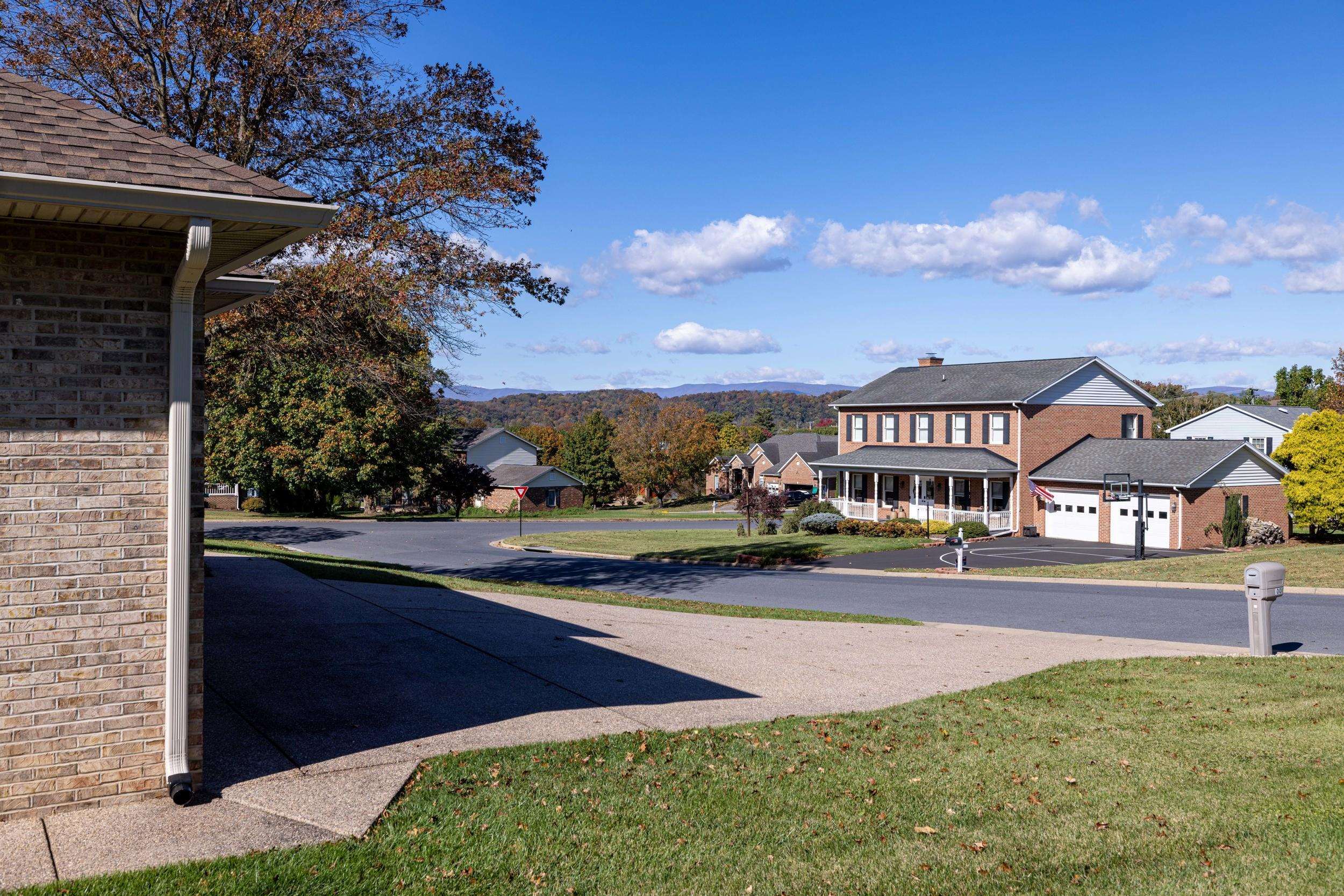 100 SUNBRIGHT DR, BRIDGEWATER, Virginia 22812, 3 Bedrooms Bedrooms, ,2 BathroomsBathrooms,Residential,100 SUNBRIGHT DR,670302 MLS # 670302