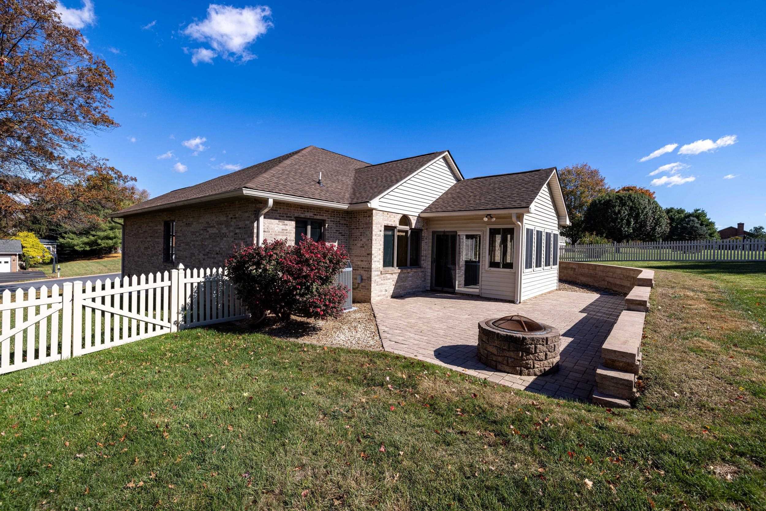 100 SUNBRIGHT DR, BRIDGEWATER, Virginia 22812, 3 Bedrooms Bedrooms, ,2 BathroomsBathrooms,Residential,100 SUNBRIGHT DR,670302 MLS # 670302