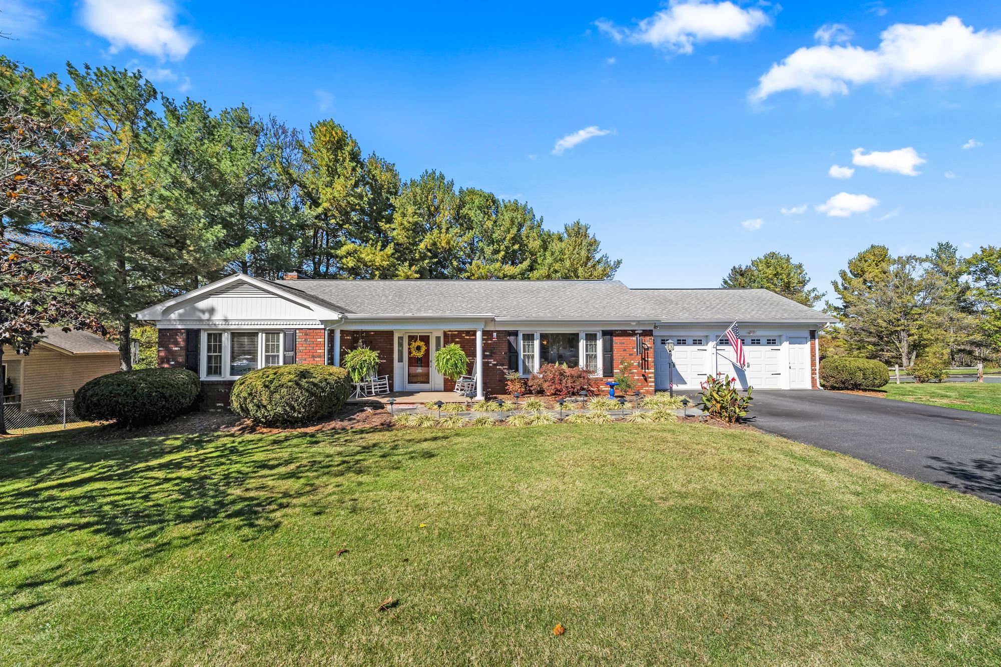 9 S COBBLESTONE CT, FISHERSVILLE, Virginia 22939, 4 Bedrooms Bedrooms, ,2 BathroomsBathrooms,Residential,Impeccable 1 level home with a full finished basem,9 S COBBLESTONE CT,670322 MLS # 670322