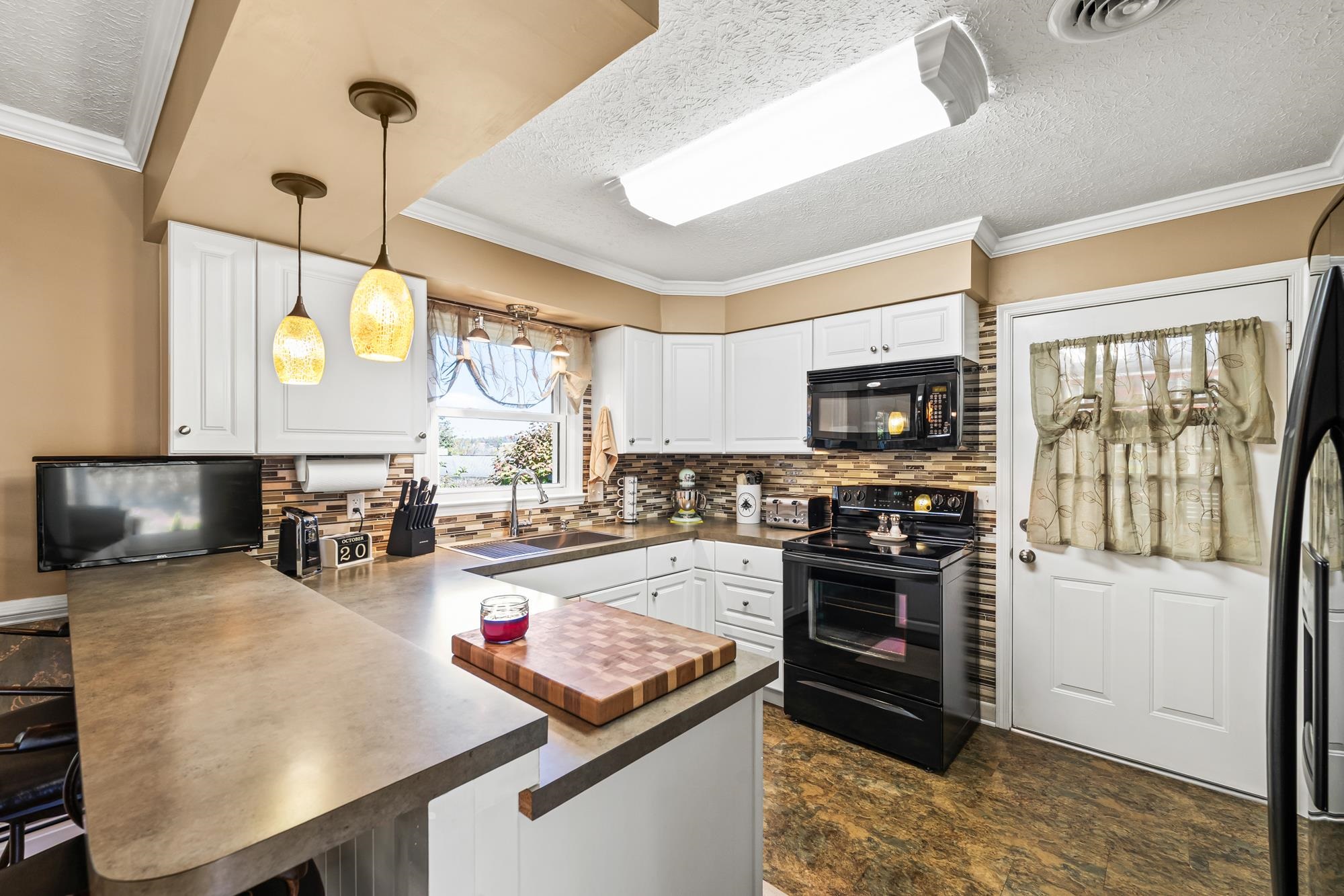 9 S COBBLESTONE CT, FISHERSVILLE, Virginia 22939, 4 Bedrooms Bedrooms, ,2 BathroomsBathrooms,Residential,Impeccable 1 level home with a full finished basem,9 S COBBLESTONE CT,670322 MLS # 670322