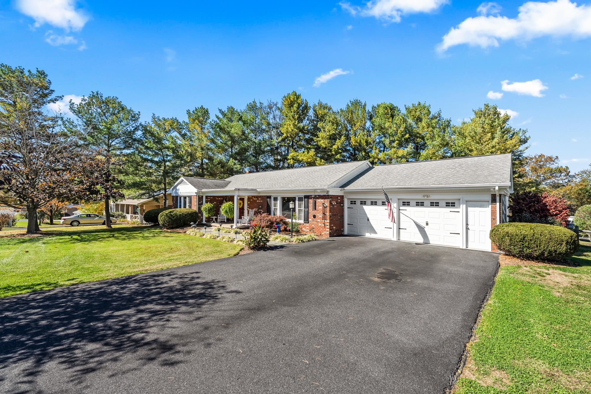 9 S COBBLESTONE CT, FISHERSVILLE, Virginia 22939, 4 Bedrooms Bedrooms, ,2 BathroomsBathrooms,Residential,Impeccable 1 level home with a full finished basem,9 S COBBLESTONE CT,670322 MLS # 670322