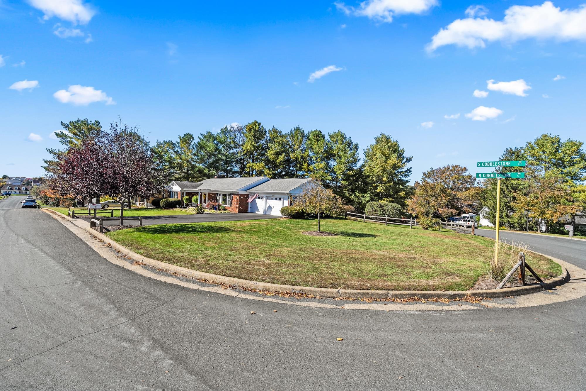 9 S COBBLESTONE CT, FISHERSVILLE, Virginia 22939, 4 Bedrooms Bedrooms, ,2 BathroomsBathrooms,Residential,Impeccable 1 level home with a full finished basem,9 S COBBLESTONE CT,670322 MLS # 670322