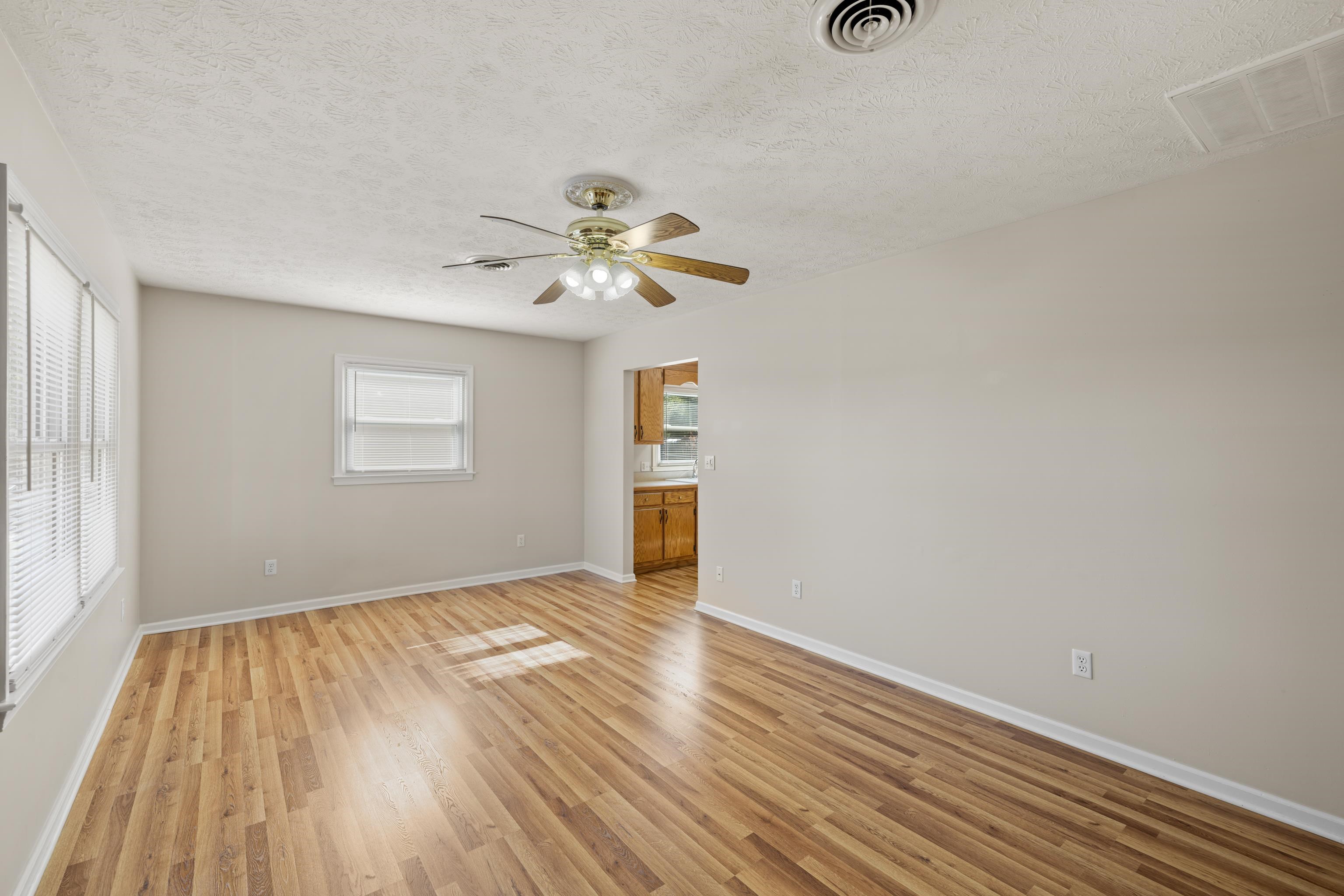 16 KELFORD ST, VERONA, Virginia 24482, 3 Bedrooms Bedrooms, ,2 BathroomsBathrooms,Residential,16 KELFORD ST,670324 MLS # 670324