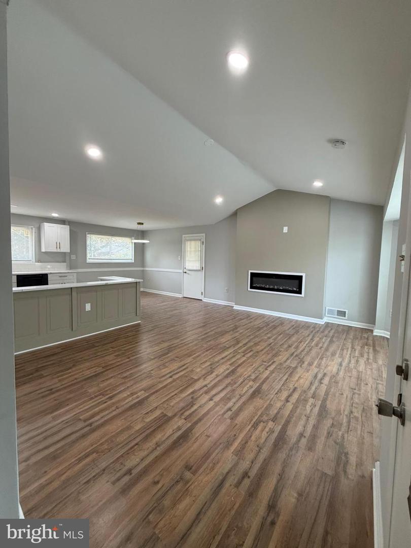1112 CHAPLIN ST SE, WASHINGTON, District Of Columbia 20019, 3 Bedrooms Bedrooms, 6 Rooms Rooms,1 BathroomBathrooms,Residential,For sale,1112 CHAPLIN ST SE,DCDC2222408 MLS # DCDC2222408