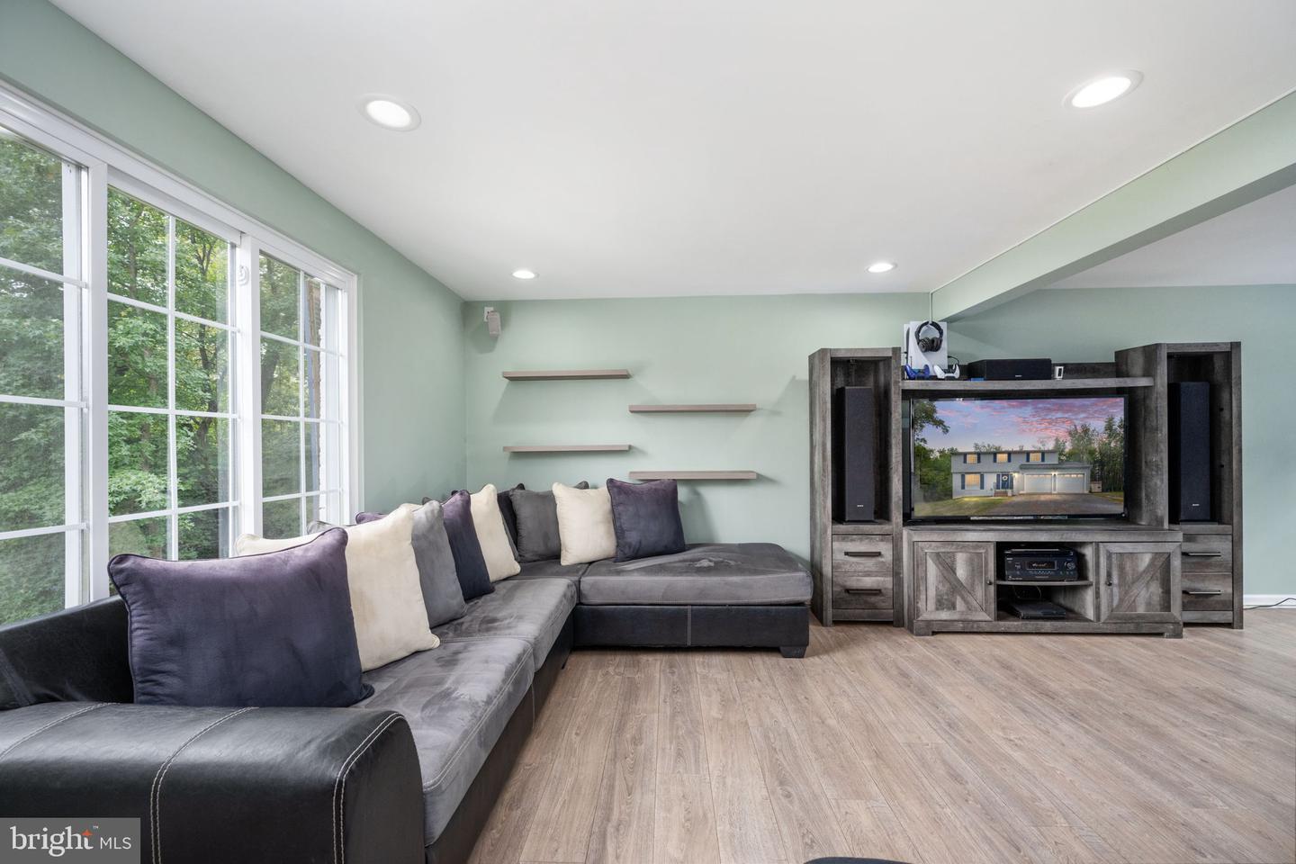 15 SAINT PATRICK ST, FREDERICKSBURG, Virginia 22407, 4 Bedrooms Bedrooms, 7 Rooms Rooms,2 BathroomsBathrooms,Residential,For sale,15 SAINT PATRICK ST,VASP2036466 MLS # VASP2036466