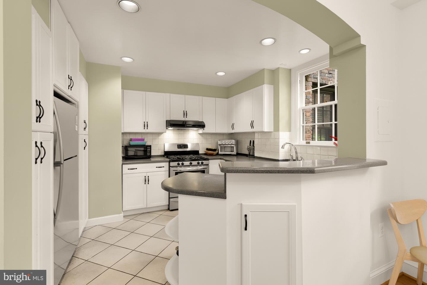 3041 SEDGWICK ST NW #402D, WASHINGTON, District Of Columbia 20008, 2 Bedrooms Bedrooms, ,2 BathroomsBathrooms,Residential,For sale,3041 SEDGWICK ST NW #402D,DCDC2226638 MLS # DCDC2226638