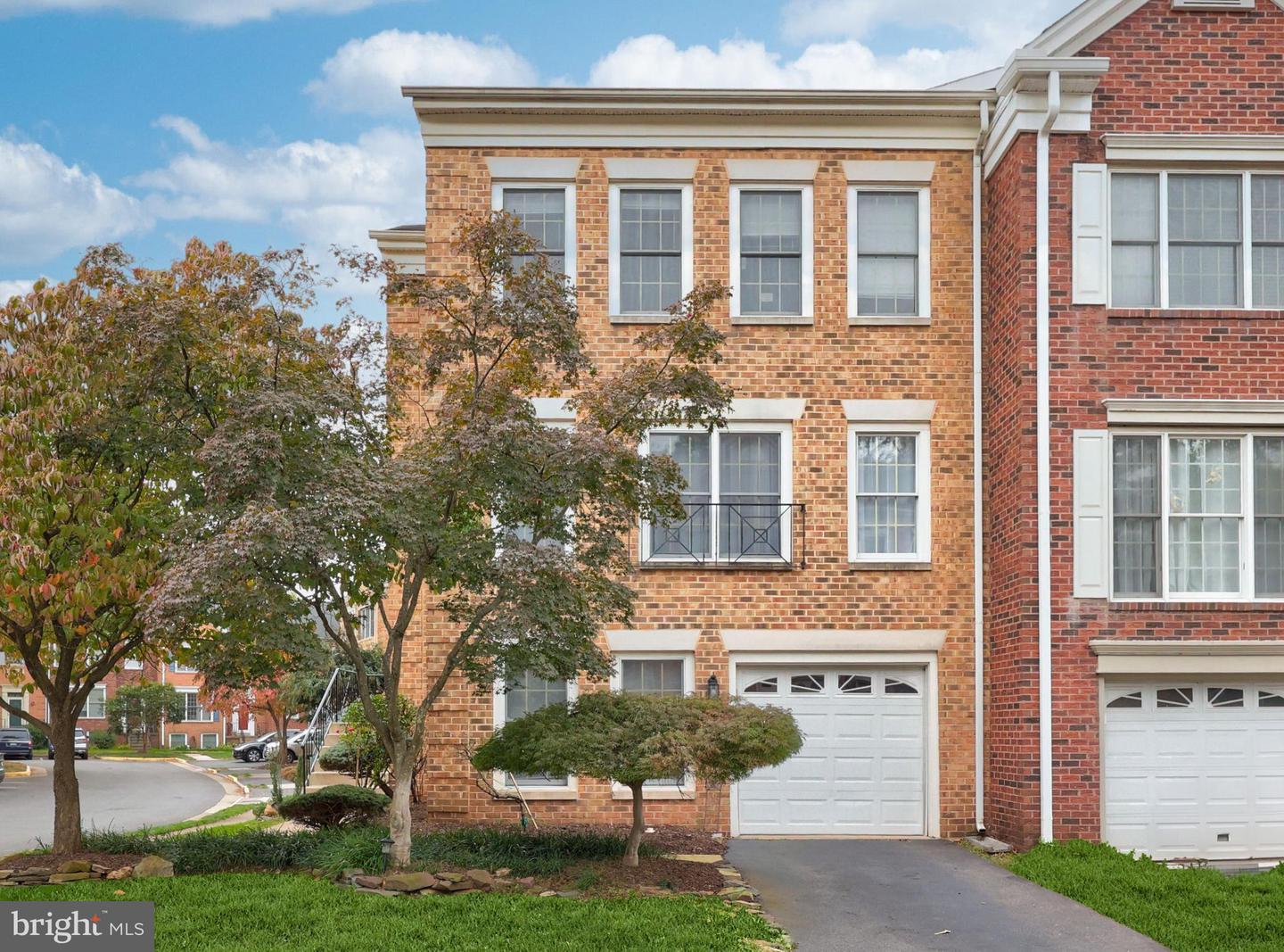 5127 WOODFIELD DR, CENTREVILLE, Virginia 20120, 4 Bedrooms Bedrooms, ,3 BathroomsBathrooms,Residential,For sale,5127 WOODFIELD DR,VAFX2274018 MLS # VAFX2274018