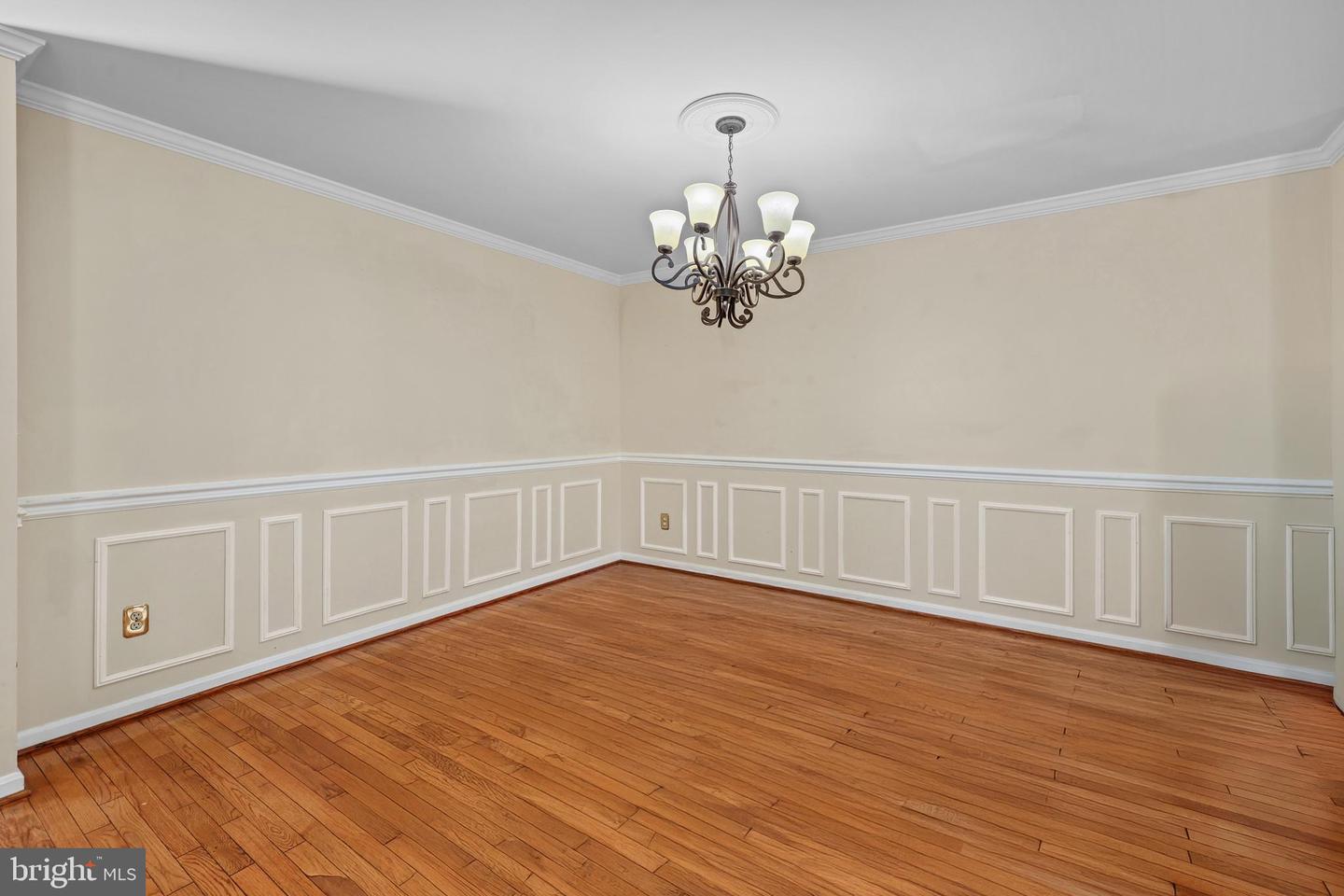 5127 WOODFIELD DR, CENTREVILLE, Virginia 20120, 4 Bedrooms Bedrooms, ,3 BathroomsBathrooms,Residential,For sale,5127 WOODFIELD DR,VAFX2274018 MLS # VAFX2274018