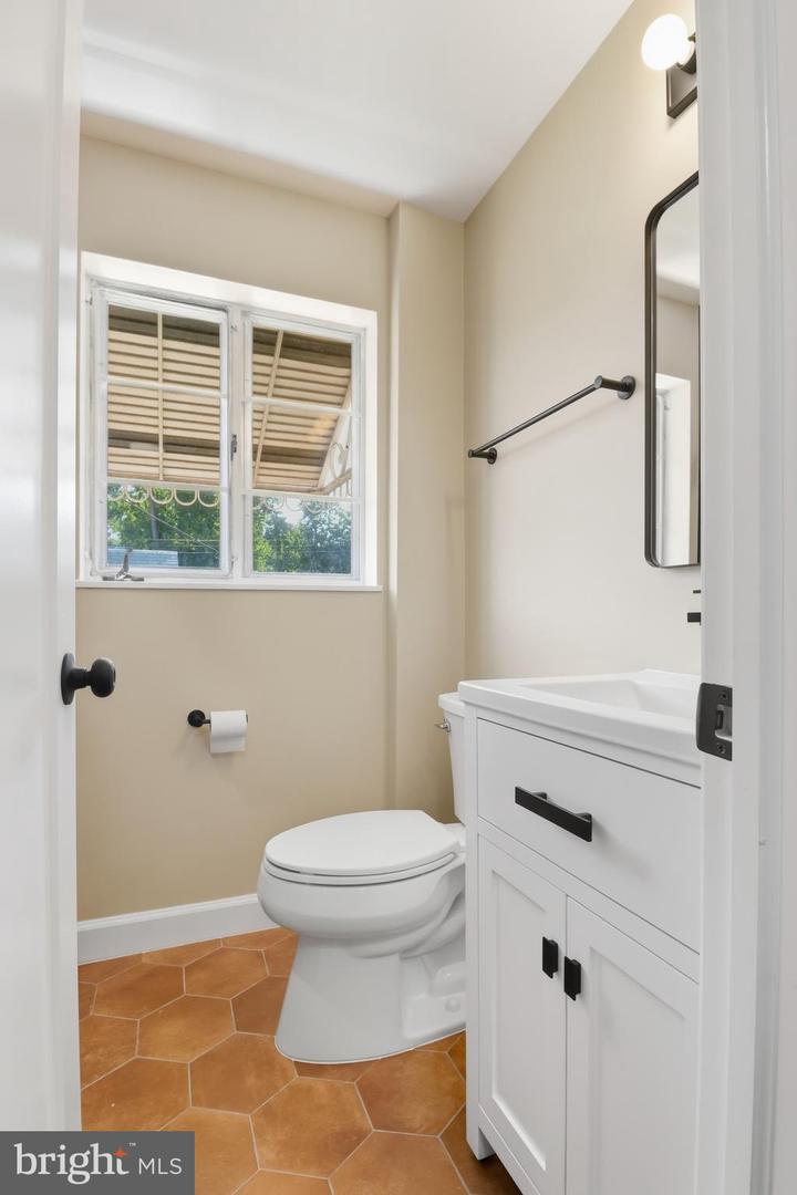 2101 ARLINGTON TER, ALEXANDRIA, Virginia 22303, 2 Bedrooms Bedrooms, ,1 BathroomBathrooms,Residential,For sale,2101 ARLINGTON TER,VAFX2274244 MLS # VAFX2274244