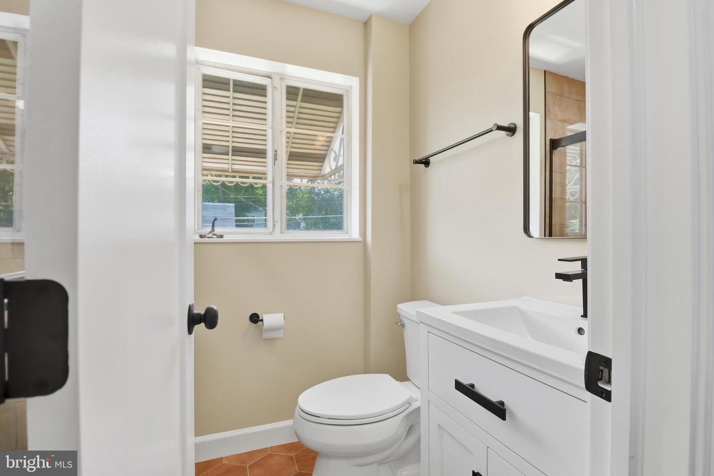 2101 ARLINGTON TER, ALEXANDRIA, Virginia 22303, 2 Bedrooms Bedrooms, ,1 BathroomBathrooms,Residential,For sale,2101 ARLINGTON TER,VAFX2274244 MLS # VAFX2274244