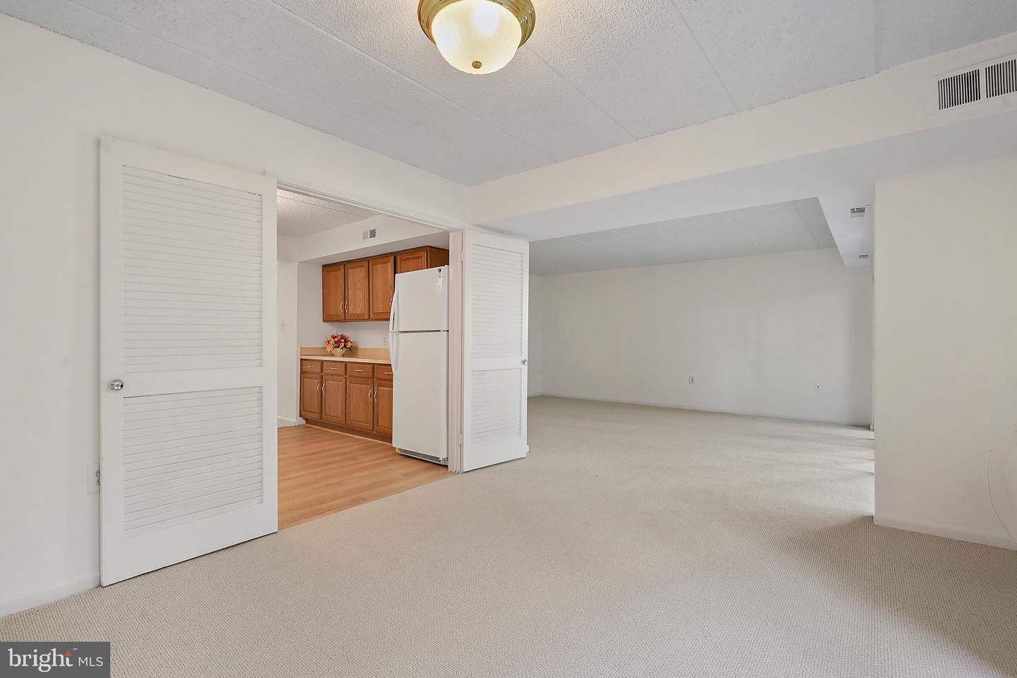 5160 MARIS AVE #201, ALEXANDRIA, Virginia 22304, 2 Bedrooms Bedrooms, 8 Rooms Rooms,2 BathroomsBathrooms,Residential,For sale,5160 MARIS AVE #201,VAAX2050890 MLS # VAAX2050890