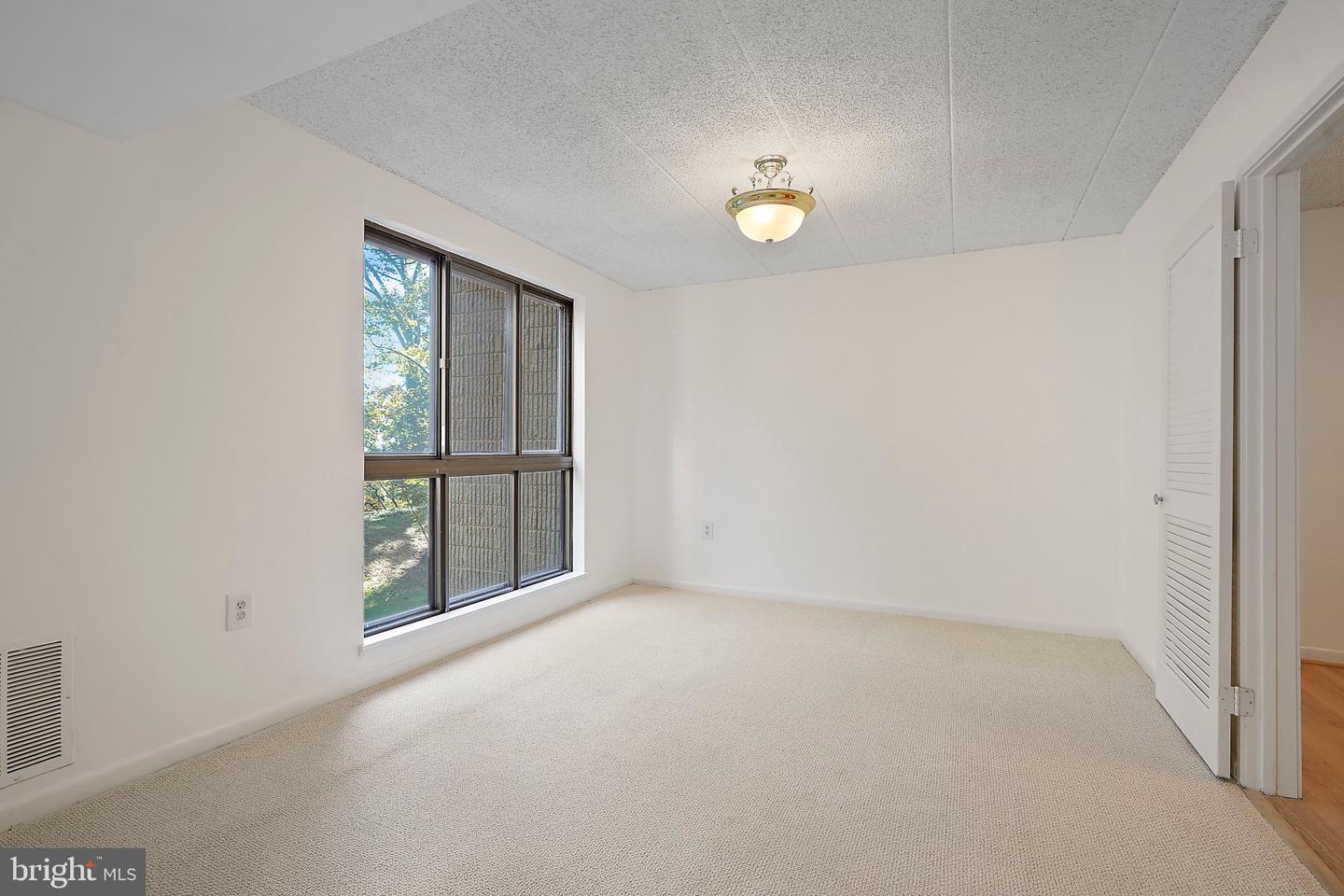 5160 MARIS AVE #201, ALEXANDRIA, Virginia 22304, 2 Bedrooms Bedrooms, 8 Rooms Rooms,2 BathroomsBathrooms,Residential,For sale,5160 MARIS AVE #201,VAAX2050890 MLS # VAAX2050890