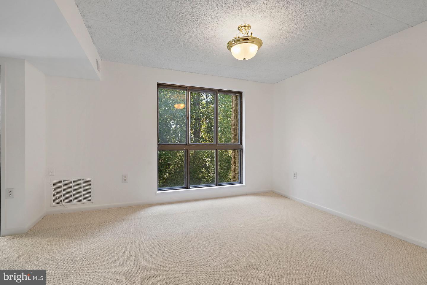 5160 MARIS AVE #201, ALEXANDRIA, Virginia 22304, 2 Bedrooms Bedrooms, 8 Rooms Rooms,2 BathroomsBathrooms,Residential,For sale,5160 MARIS AVE #201,VAAX2050890 MLS # VAAX2050890