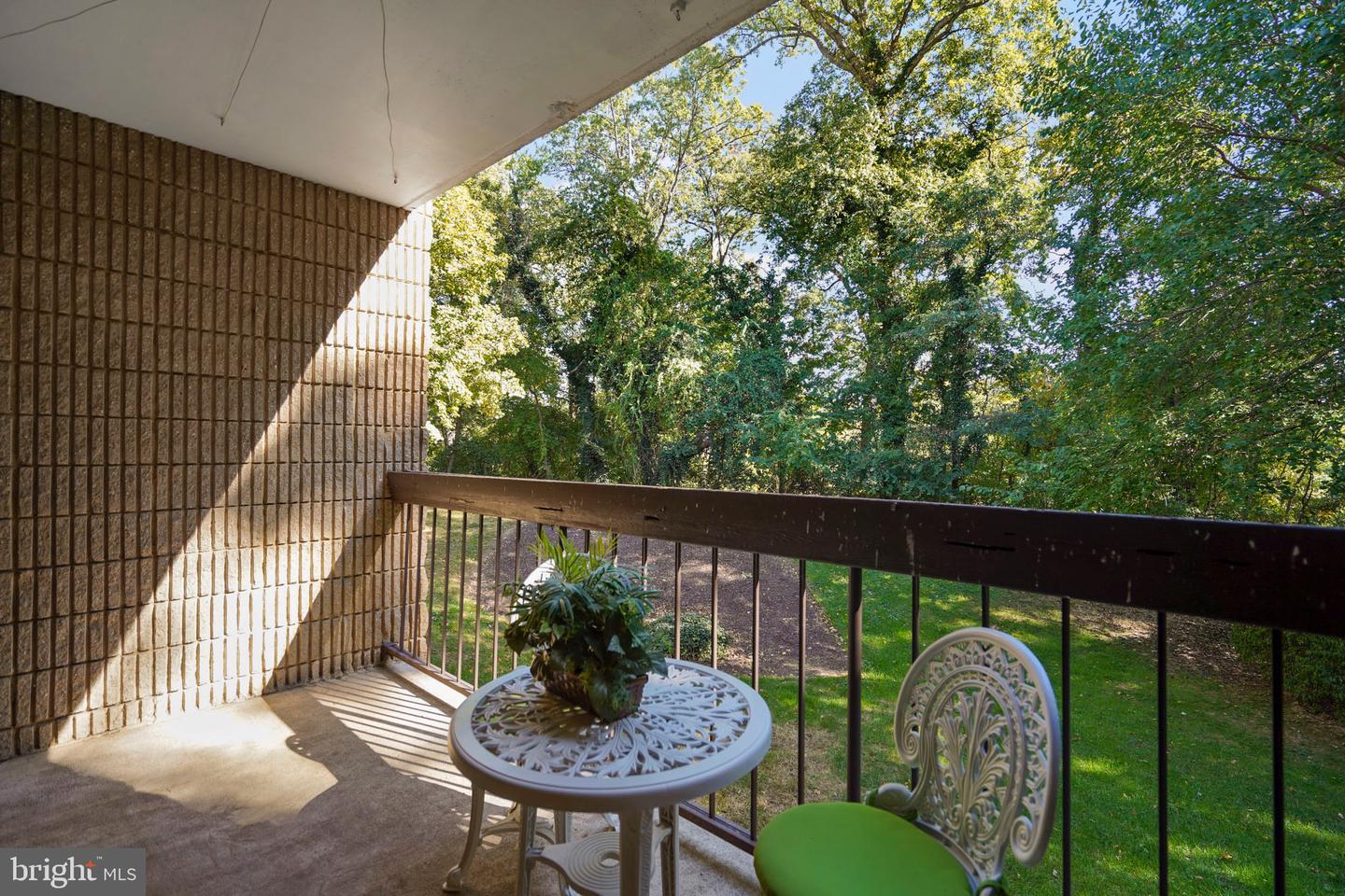5160 MARIS AVE #201, ALEXANDRIA, Virginia 22304, 2 Bedrooms Bedrooms, 8 Rooms Rooms,2 BathroomsBathrooms,Residential,For sale,5160 MARIS AVE #201,VAAX2050890 MLS # VAAX2050890