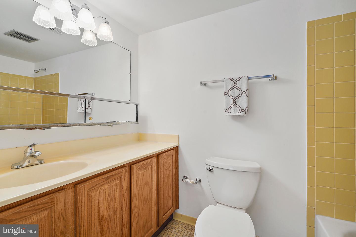 5160 MARIS AVE #201, ALEXANDRIA, Virginia 22304, 2 Bedrooms Bedrooms, 8 Rooms Rooms,2 BathroomsBathrooms,Residential,For sale,5160 MARIS AVE #201,VAAX2050890 MLS # VAAX2050890