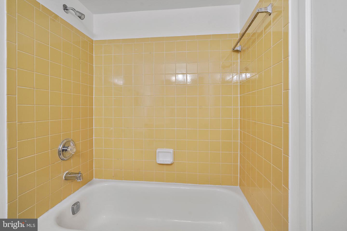 5160 MARIS AVE #201, ALEXANDRIA, Virginia 22304, 2 Bedrooms Bedrooms, 8 Rooms Rooms,2 BathroomsBathrooms,Residential,For sale,5160 MARIS AVE #201,VAAX2050890 MLS # VAAX2050890