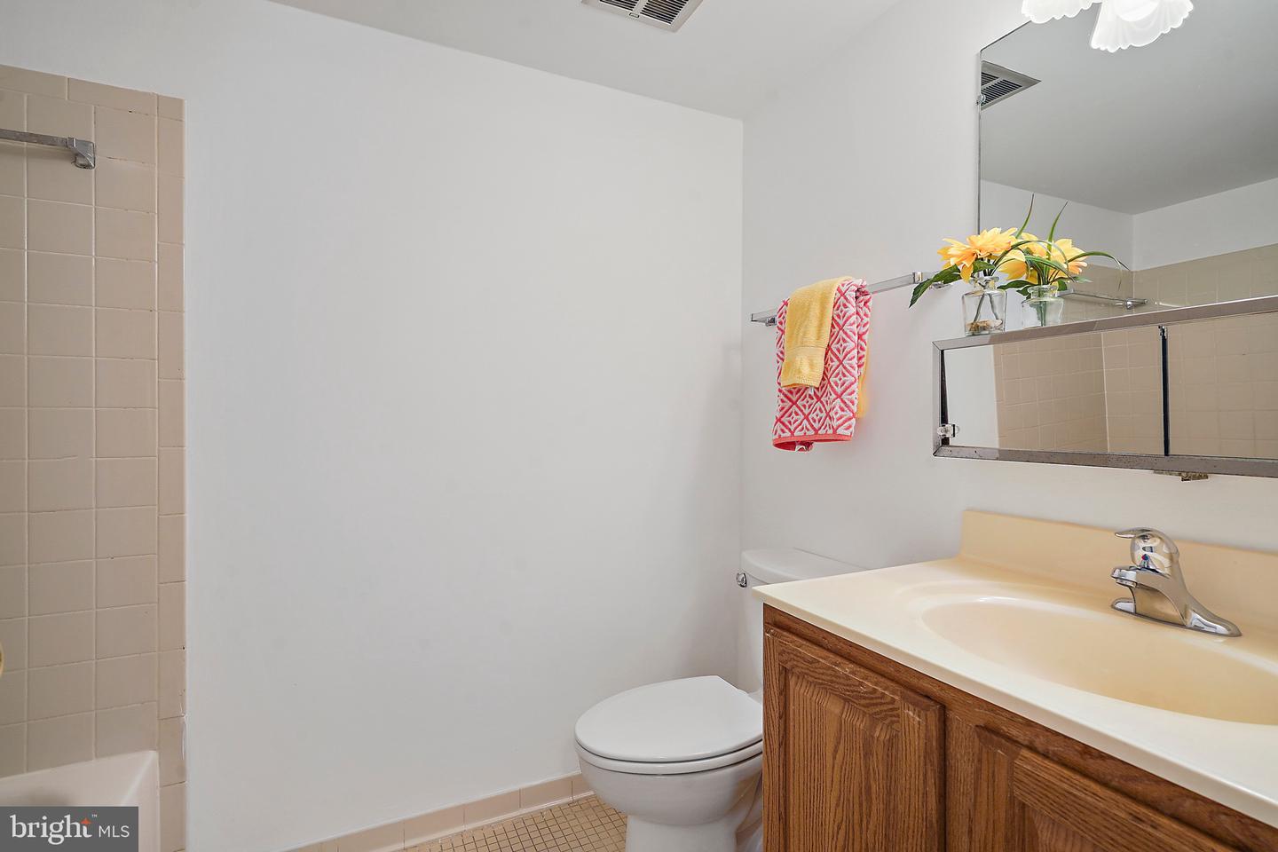 5160 MARIS AVE #201, ALEXANDRIA, Virginia 22304, 2 Bedrooms Bedrooms, 8 Rooms Rooms,2 BathroomsBathrooms,Residential,For sale,5160 MARIS AVE #201,VAAX2050890 MLS # VAAX2050890