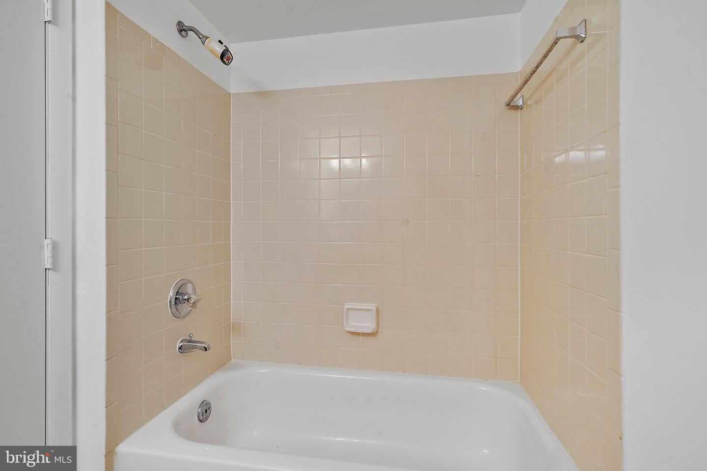 5160 MARIS AVE #201, ALEXANDRIA, Virginia 22304, 2 Bedrooms Bedrooms, 8 Rooms Rooms,2 BathroomsBathrooms,Residential,For sale,5160 MARIS AVE #201,VAAX2050890 MLS # VAAX2050890