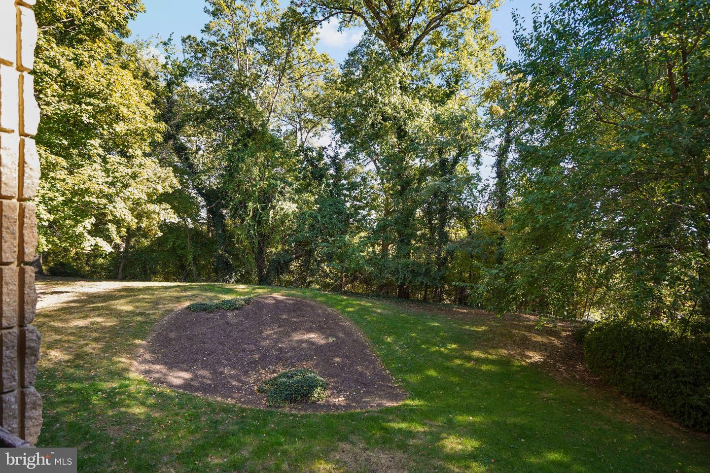 5160 MARIS AVE #201, ALEXANDRIA, Virginia 22304, 2 Bedrooms Bedrooms, 8 Rooms Rooms,2 BathroomsBathrooms,Residential,For sale,5160 MARIS AVE #201,VAAX2050890 MLS # VAAX2050890