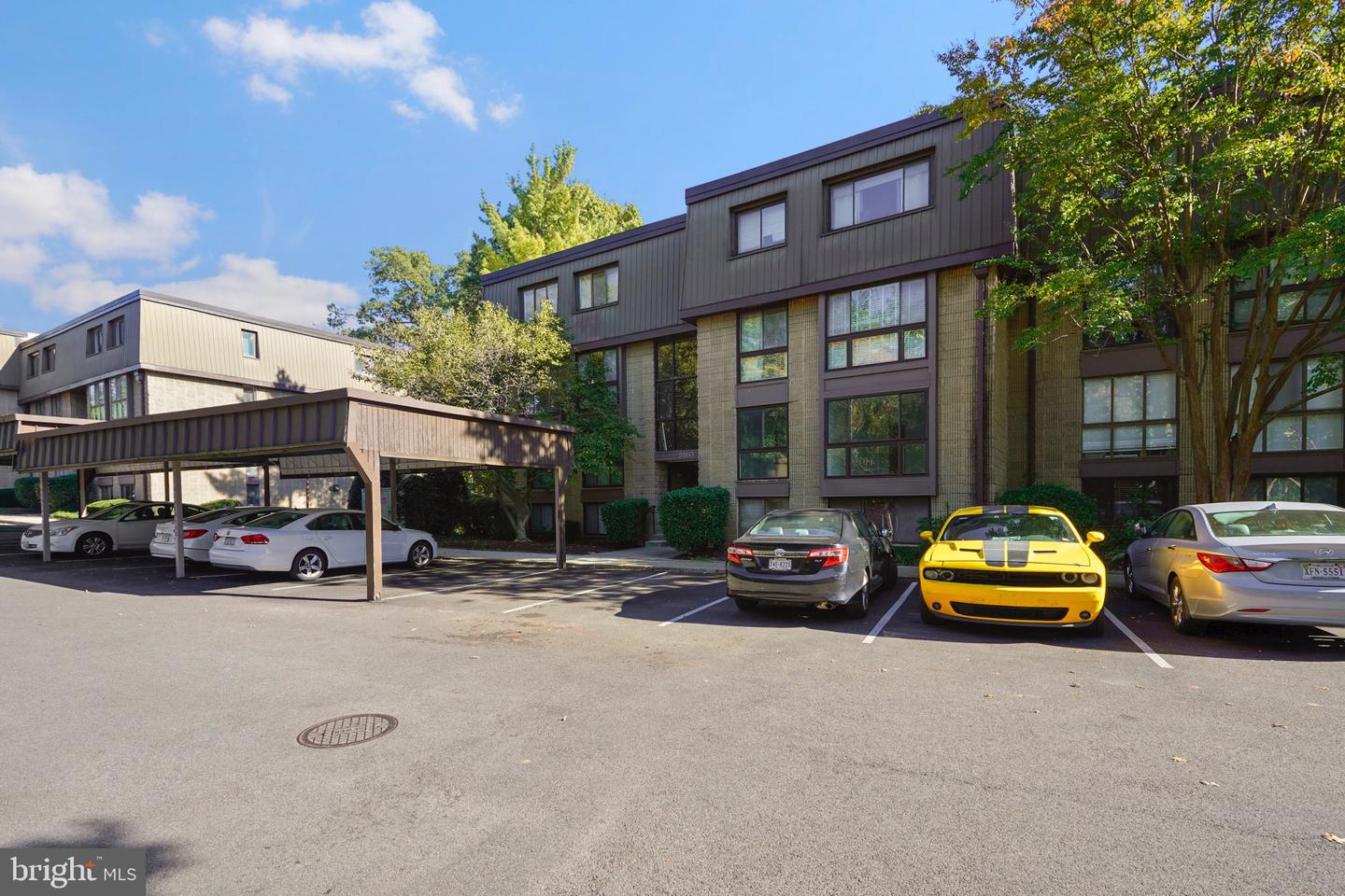 5160 MARIS AVE #201, ALEXANDRIA, Virginia 22304, 2 Bedrooms Bedrooms, 8 Rooms Rooms,2 BathroomsBathrooms,Residential,For sale,5160 MARIS AVE #201,VAAX2050890 MLS # VAAX2050890