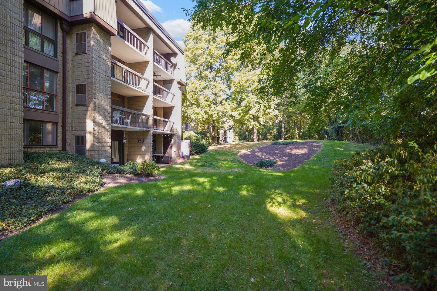 5160 MARIS AVE #201, ALEXANDRIA, Virginia 22304, 2 Bedrooms Bedrooms, 8 Rooms Rooms,2 BathroomsBathrooms,Residential,For sale,5160 MARIS AVE #201,VAAX2050890 MLS # VAAX2050890