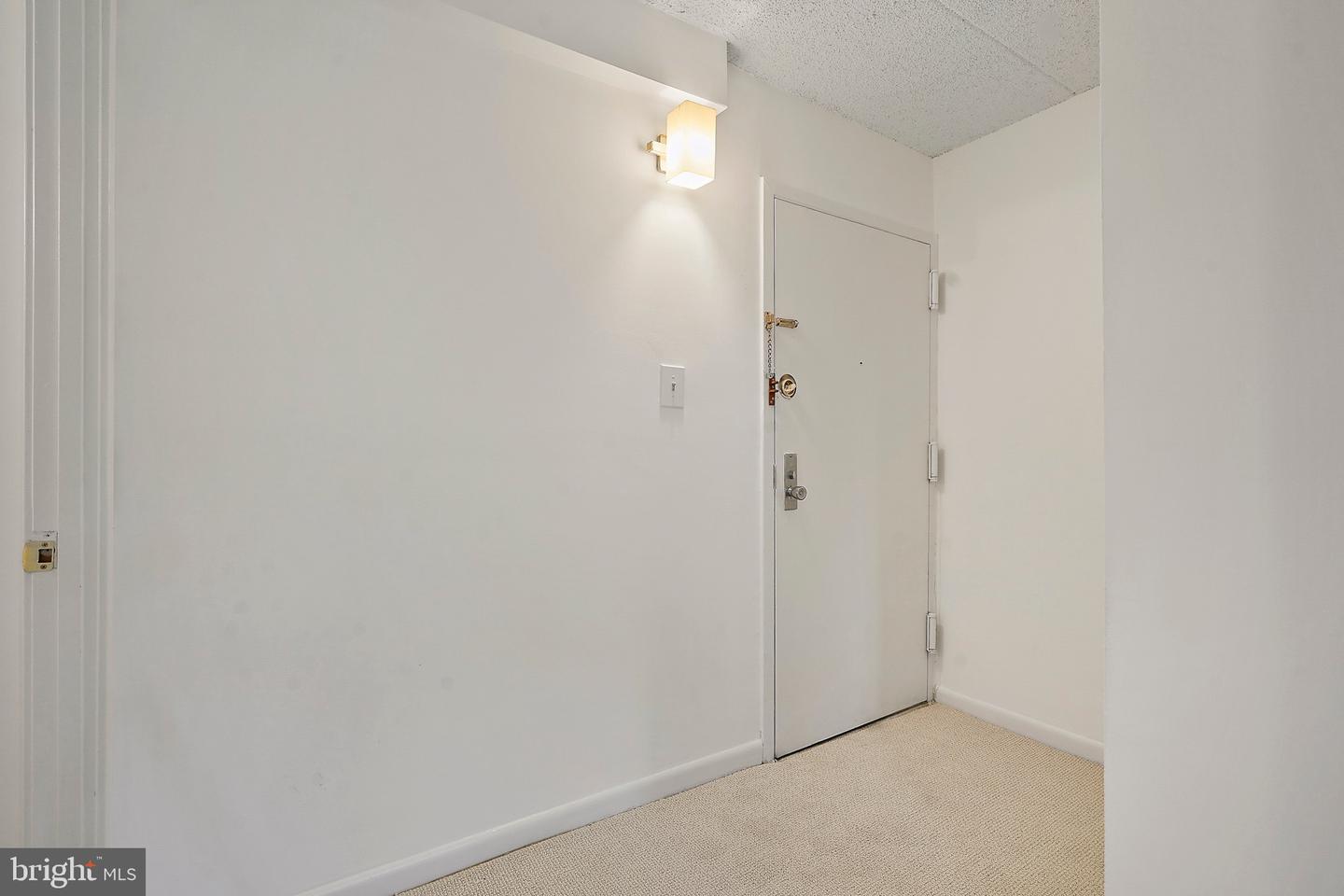 5160 MARIS AVE #201, ALEXANDRIA, Virginia 22304, 2 Bedrooms Bedrooms, 8 Rooms Rooms,2 BathroomsBathrooms,Residential,For sale,5160 MARIS AVE #201,VAAX2050890 MLS # VAAX2050890