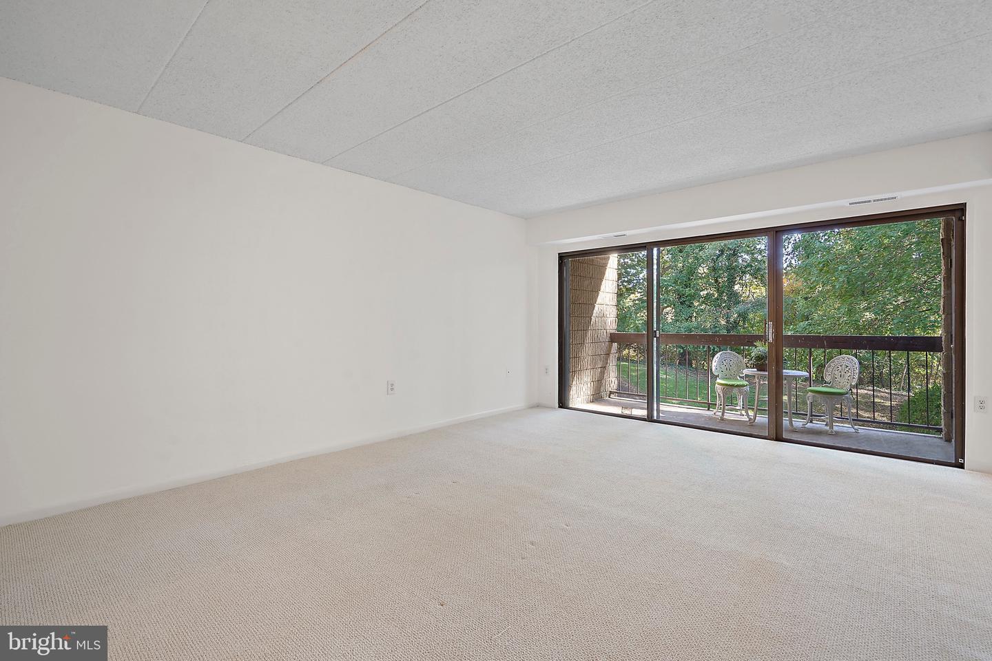 5160 MARIS AVE #201, ALEXANDRIA, Virginia 22304, 2 Bedrooms Bedrooms, 8 Rooms Rooms,2 BathroomsBathrooms,Residential,For sale,5160 MARIS AVE #201,VAAX2050890 MLS # VAAX2050890