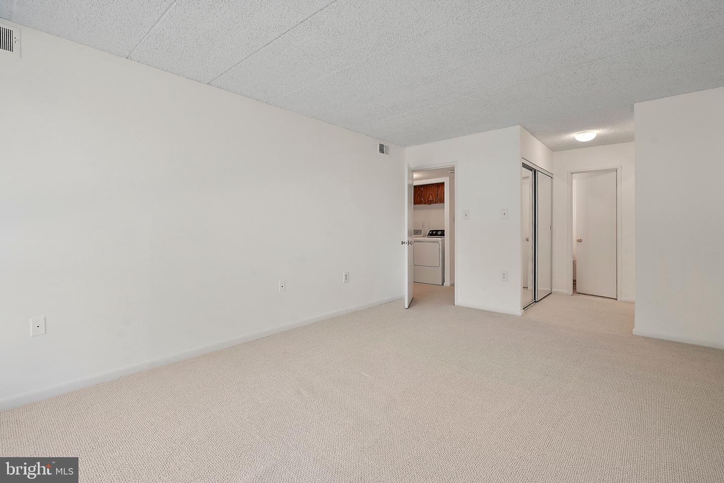 5160 MARIS AVE #201, ALEXANDRIA, Virginia 22304, 2 Bedrooms Bedrooms, 8 Rooms Rooms,2 BathroomsBathrooms,Residential,For sale,5160 MARIS AVE #201,VAAX2050890 MLS # VAAX2050890