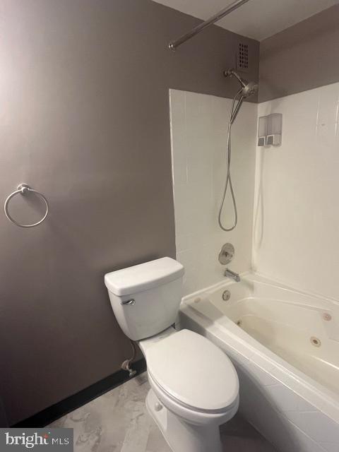 5340 HOLMES RUN PKWY #405, ALEXANDRIA, Virginia 22304, 3 Bedrooms Bedrooms, ,2 BathroomsBathrooms,Residential,For sale,5340 HOLMES RUN PKWY #405,VAAX2051126 MLS # VAAX2051126
