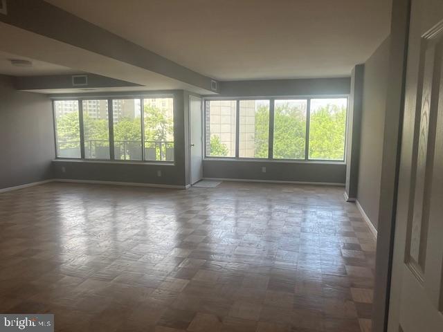 5340 HOLMES RUN PKWY #405, ALEXANDRIA, Virginia 22304, 3 Bedrooms Bedrooms, ,2 BathroomsBathrooms,Residential,For sale,5340 HOLMES RUN PKWY #405,VAAX2051126 MLS # VAAX2051126
