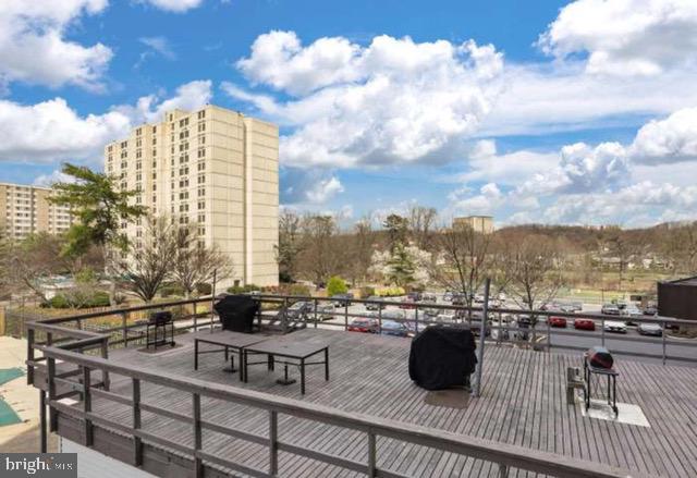 5340 HOLMES RUN PKWY #405, ALEXANDRIA, Virginia 22304, 3 Bedrooms Bedrooms, ,2 BathroomsBathrooms,Residential,For sale,5340 HOLMES RUN PKWY #405,VAAX2051126 MLS # VAAX2051126