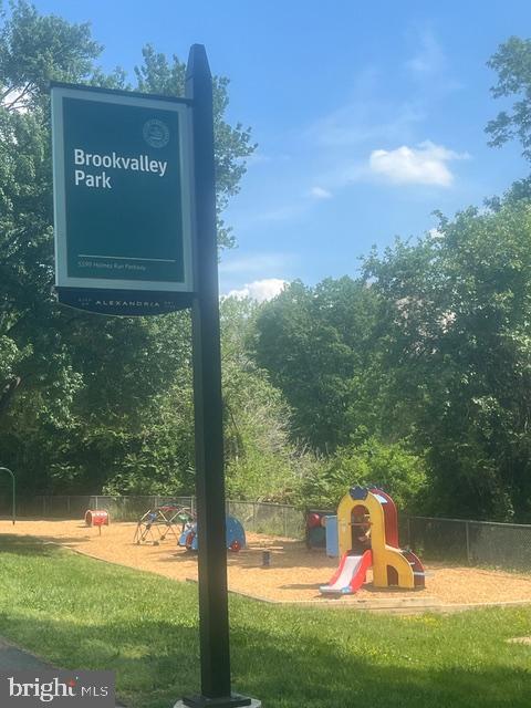5340 HOLMES RUN PKWY #405, ALEXANDRIA, Virginia 22304, 3 Bedrooms Bedrooms, ,2 BathroomsBathrooms,Residential,For sale,5340 HOLMES RUN PKWY #405,VAAX2051126 MLS # VAAX2051126