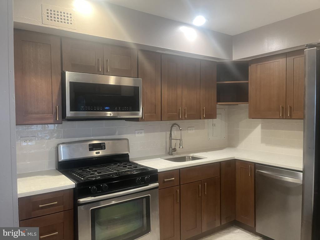 5340 HOLMES RUN PKWY #405, ALEXANDRIA, Virginia 22304, 3 Bedrooms Bedrooms, ,2 BathroomsBathrooms,Residential,For sale,5340 HOLMES RUN PKWY #405,VAAX2051126 MLS # VAAX2051126