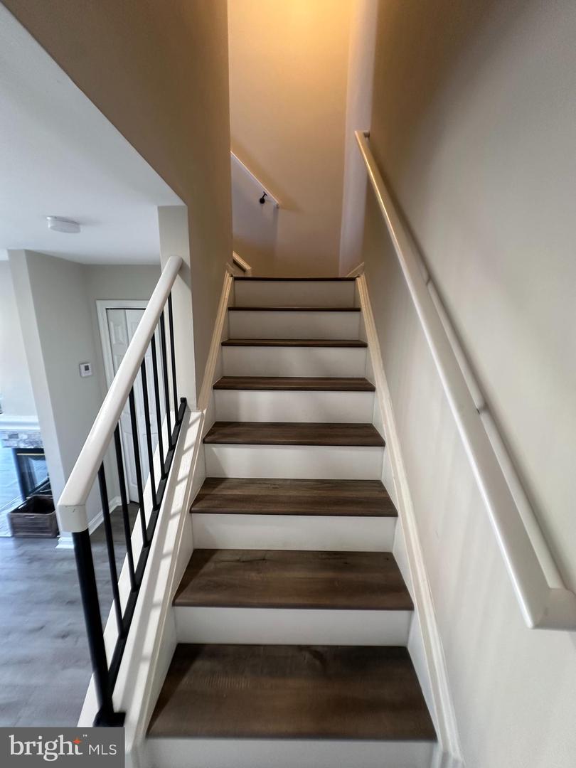 8205 CROSSBROOK CT #201, LORTON, Virginia 22079, 2 Bedrooms Bedrooms, ,1 BathroomBathrooms,Residential,For sale,8205 CROSSBROOK CT #201,VAFX2275818 MLS # VAFX2275818