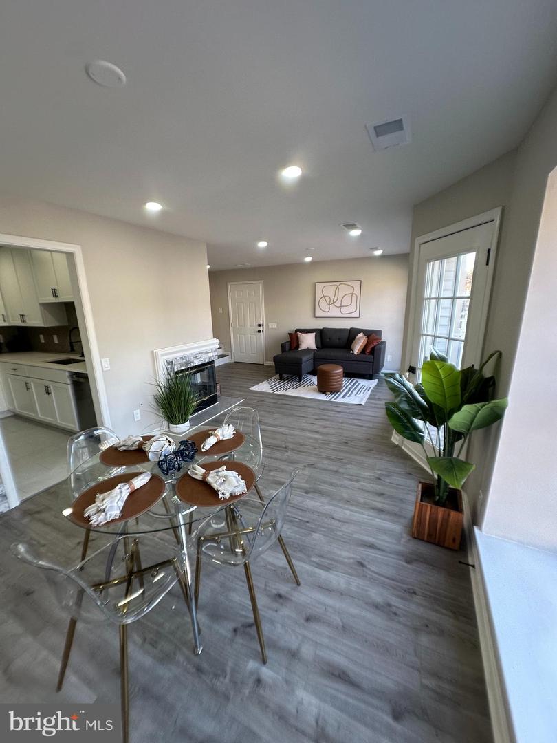 8205 CROSSBROOK CT #201, LORTON, Virginia 22079, 2 Bedrooms Bedrooms, ,1 BathroomBathrooms,Residential,For sale,8205 CROSSBROOK CT #201,VAFX2275818 MLS # VAFX2275818