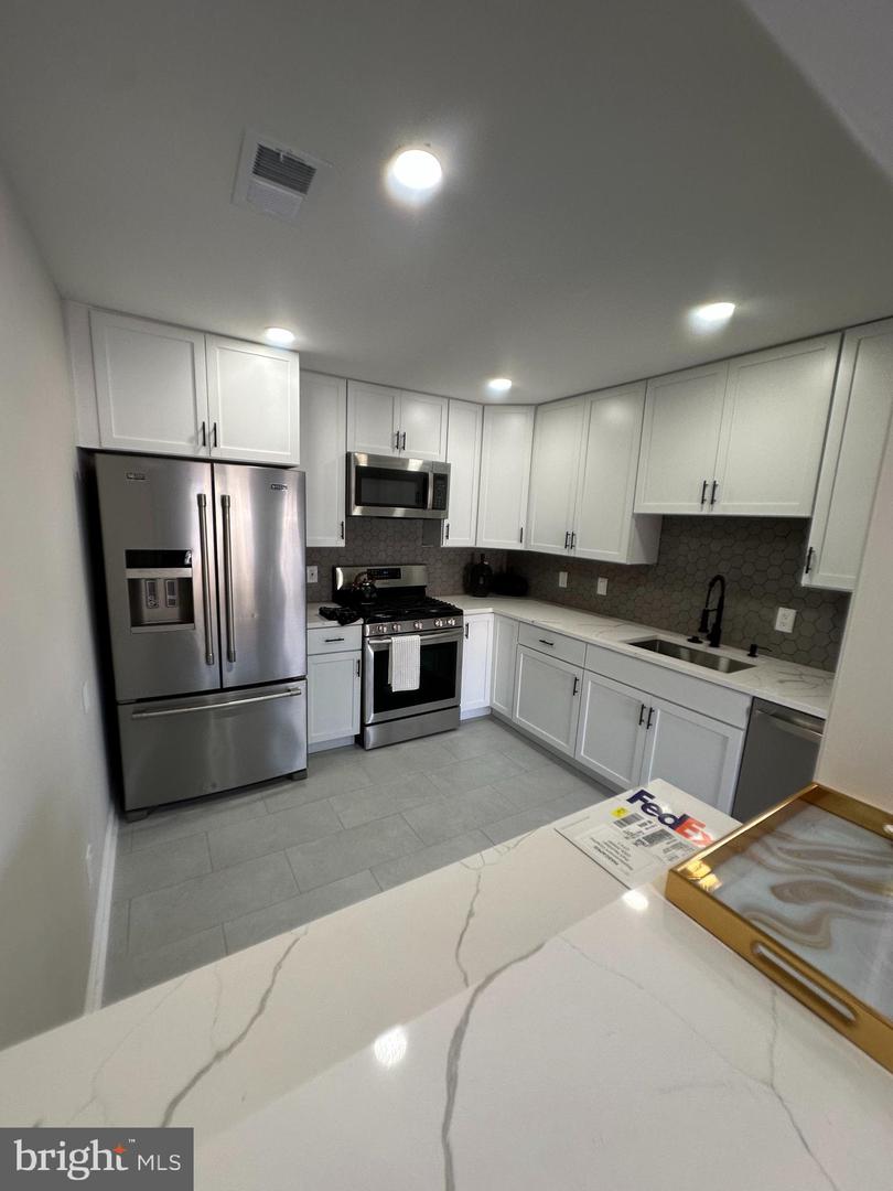 8205 CROSSBROOK CT #201, LORTON, Virginia 22079, 2 Bedrooms Bedrooms, ,1 BathroomBathrooms,Residential,For sale,8205 CROSSBROOK CT #201,VAFX2275818 MLS # VAFX2275818